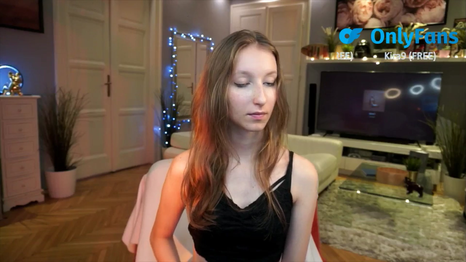 Gallery image thumbnail from Kira9's myfreecams stream on, 08/28/2025, 18:26 image 19 of 20