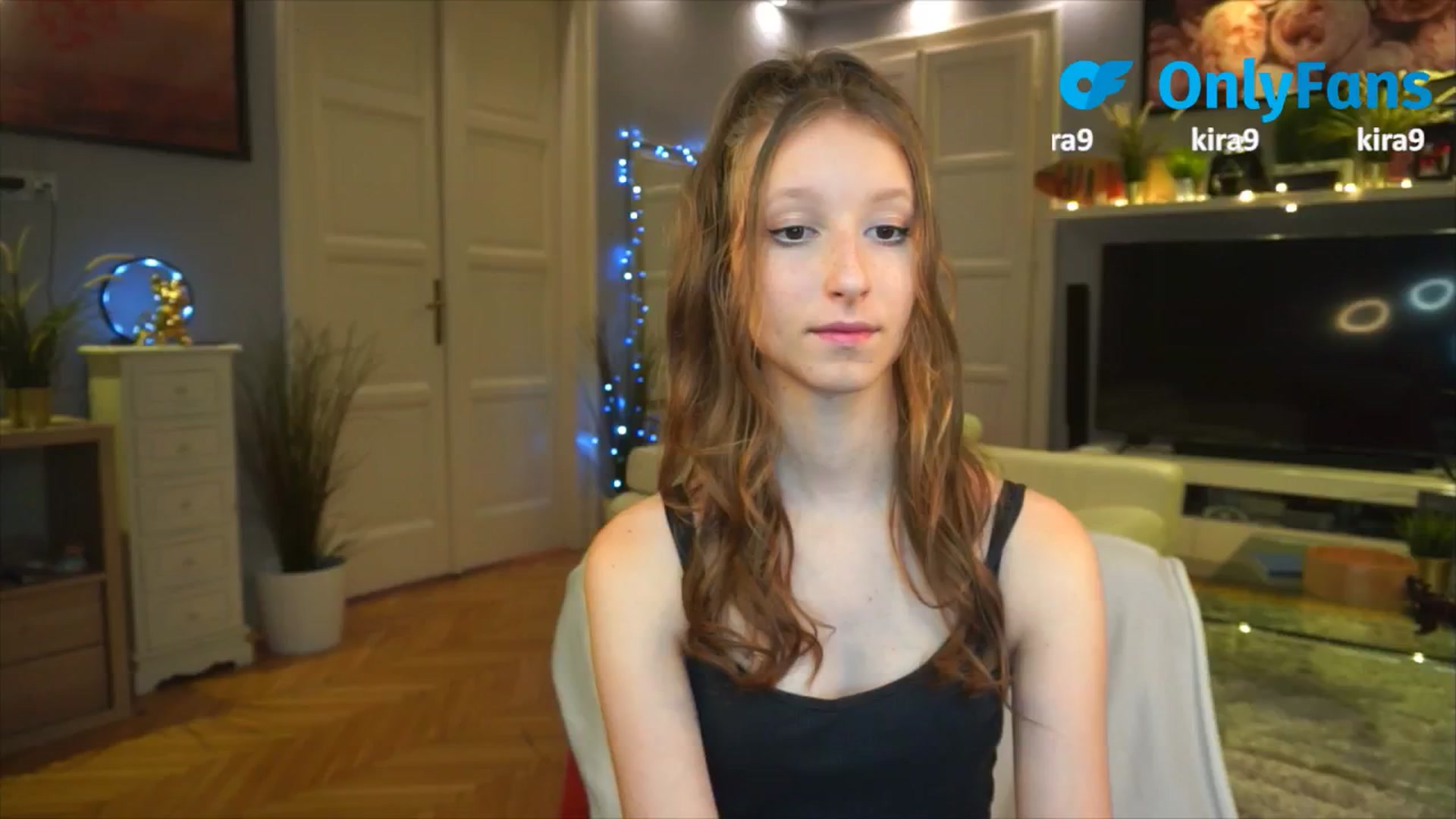 Gallery image thumbnail from Kira9's myfreecams stream on, 08/31/2025, 18:42 image 14 of 20