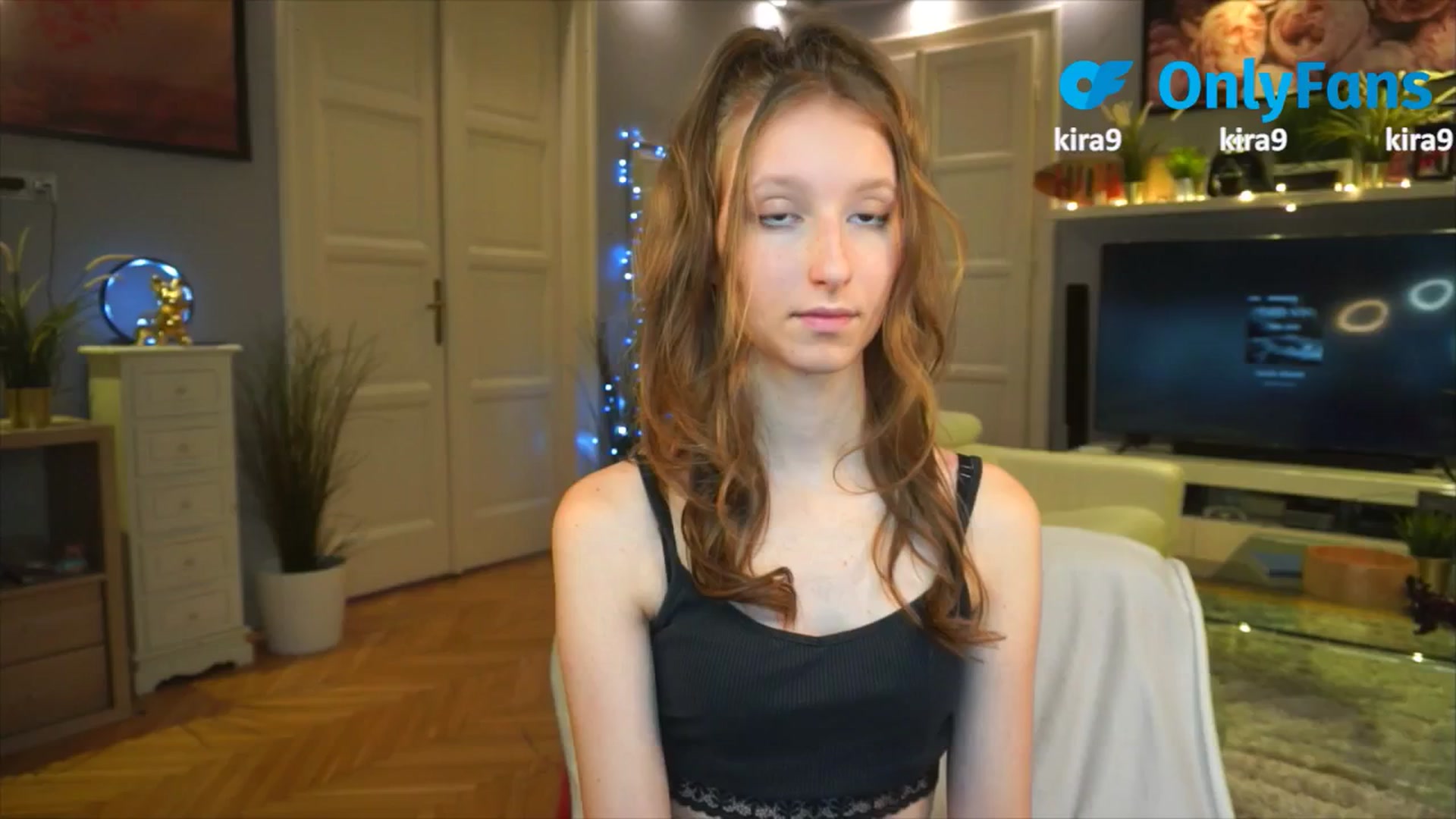 Gallery image thumbnail from Kira9's myfreecams stream on, 08/31/2025, 18:42 image 3 of 20