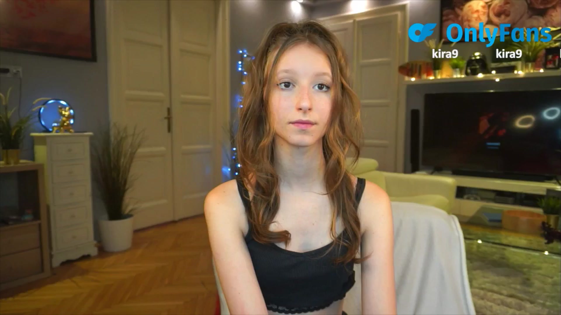 Gallery image thumbnail from Kira9's myfreecams stream on, 08/31/2025, 18:42 image 6 of 20