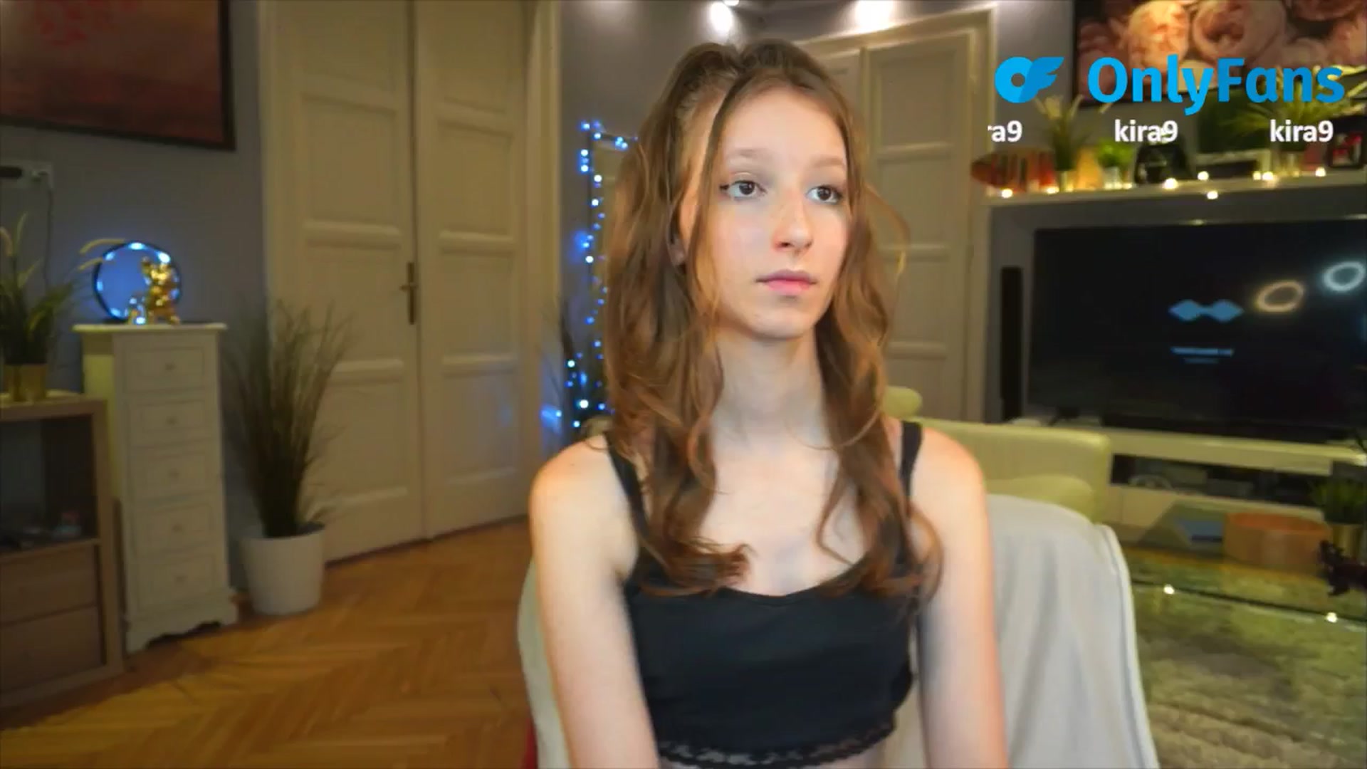 Gallery image thumbnail from Kira9's myfreecams stream on, 08/31/2025, 18:42 image 4 of 20