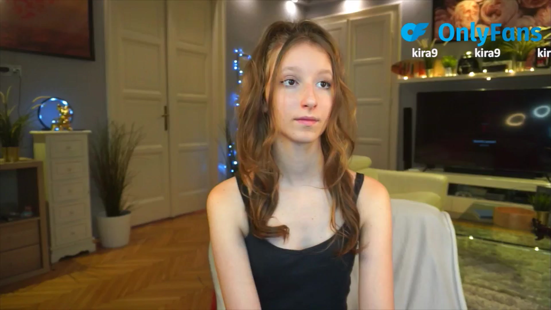 Gallery image thumbnail from Kira9's myfreecams stream on, 08/31/2025, 18:42 image 7 of 20