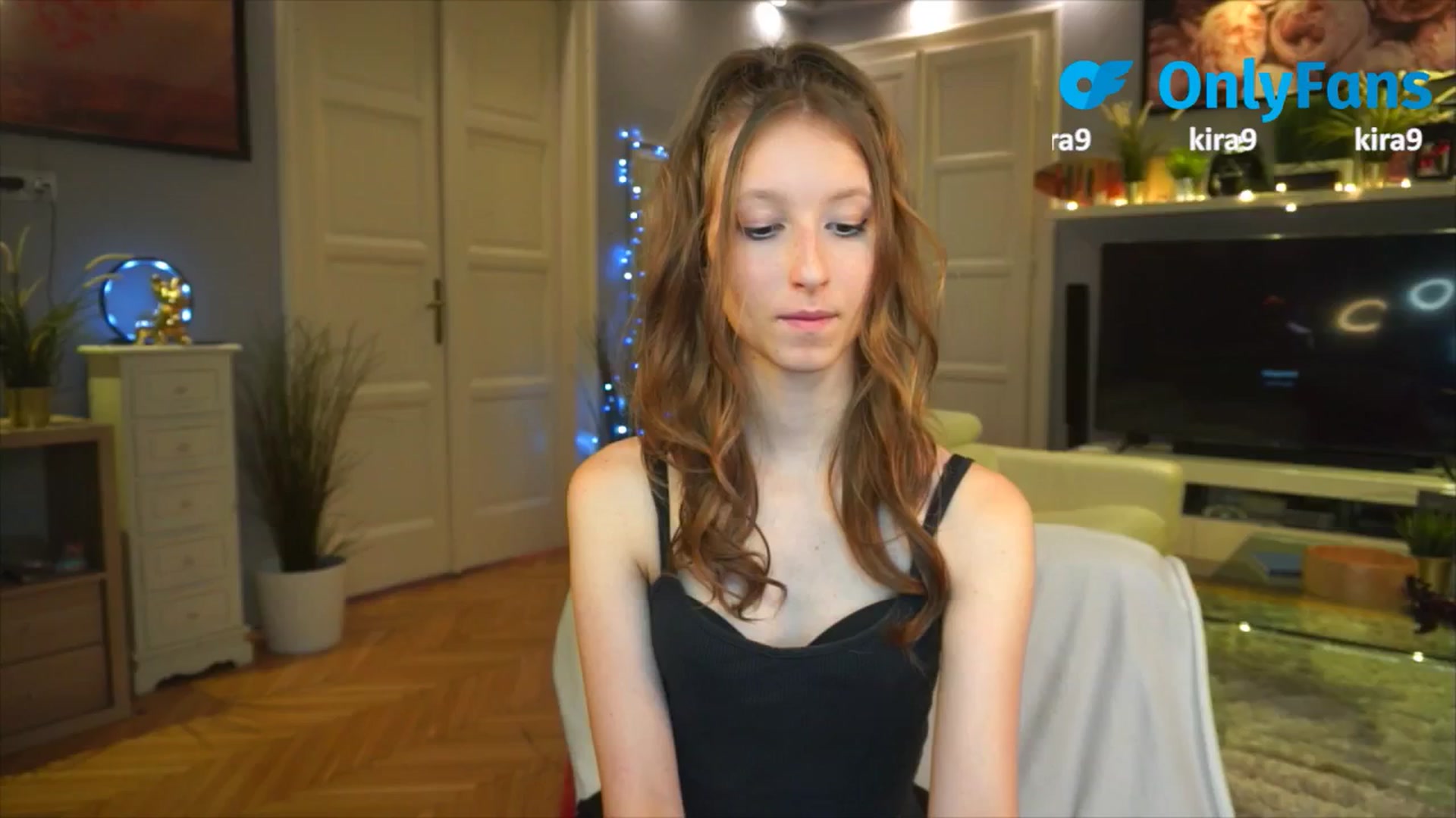 Gallery image thumbnail from Kira9's myfreecams stream on, 08/31/2025, 18:42 image 9 of 20