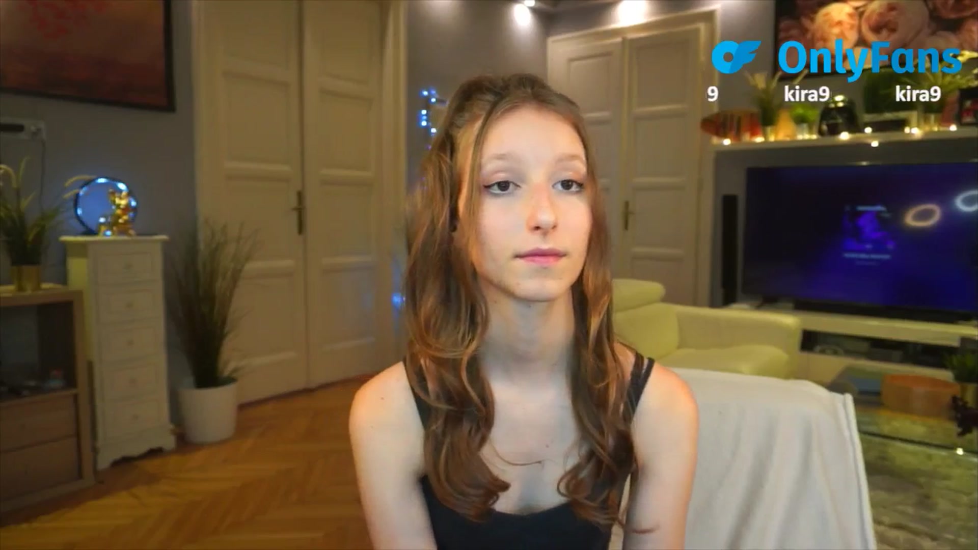 Gallery image thumbnail from Kira9's myfreecams stream on, 08/31/2025, 20:13 image 10 of 20