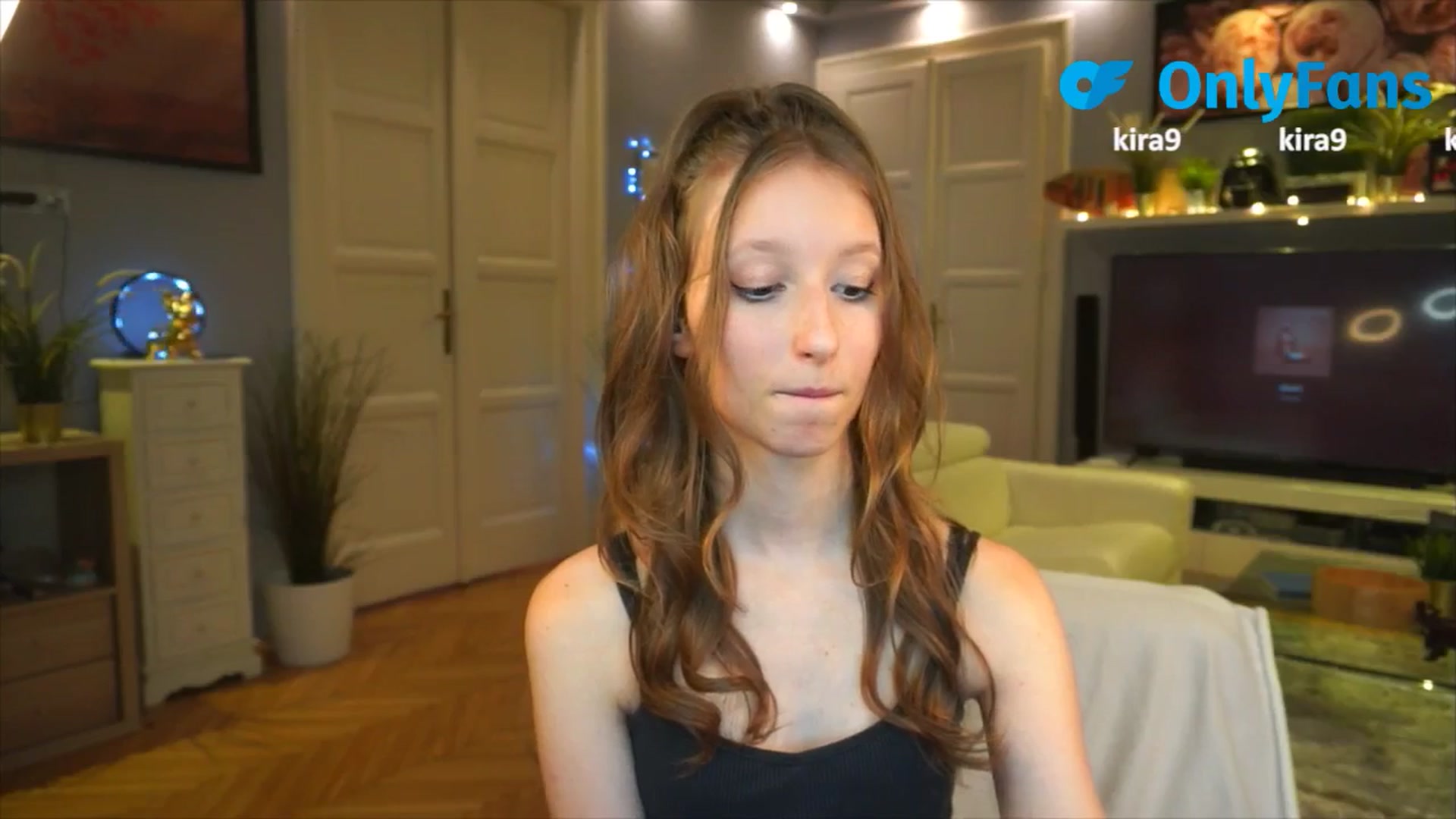 Gallery image thumbnail from Kira9's myfreecams stream on, 08/31/2025, 20:13 image 8 of 20
