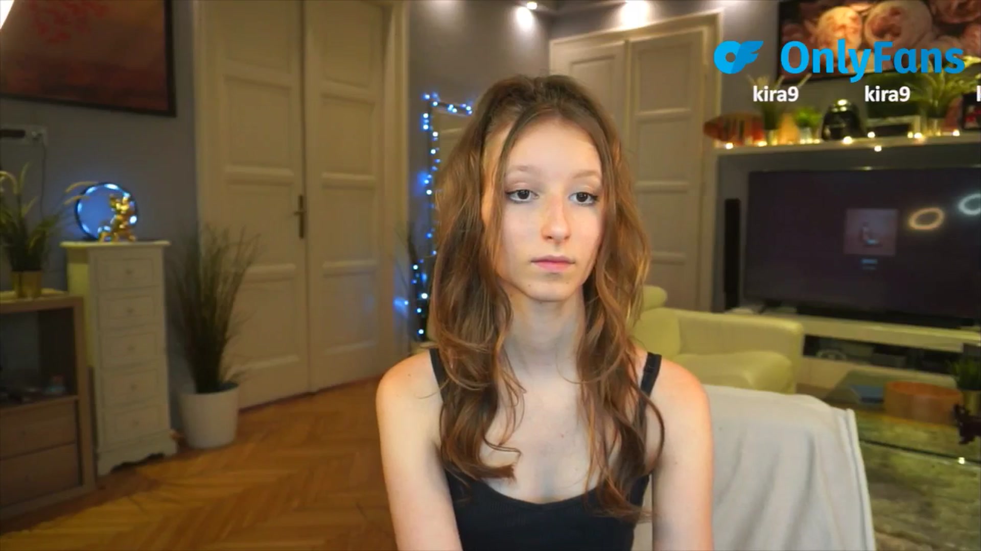 Gallery image thumbnail from Kira9's myfreecams stream on, 08/31/2025, 20:13 image 2 of 20