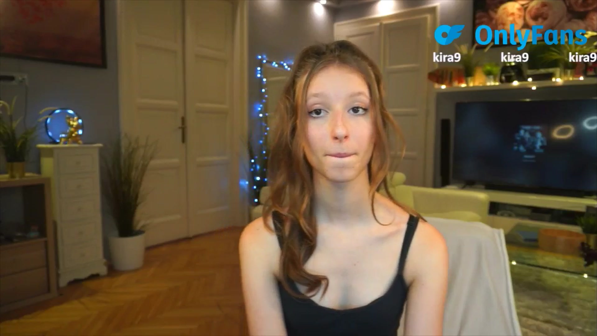 Gallery image thumbnail from Kira9's myfreecams stream on, 08/31/2025, 20:13 image 12 of 20