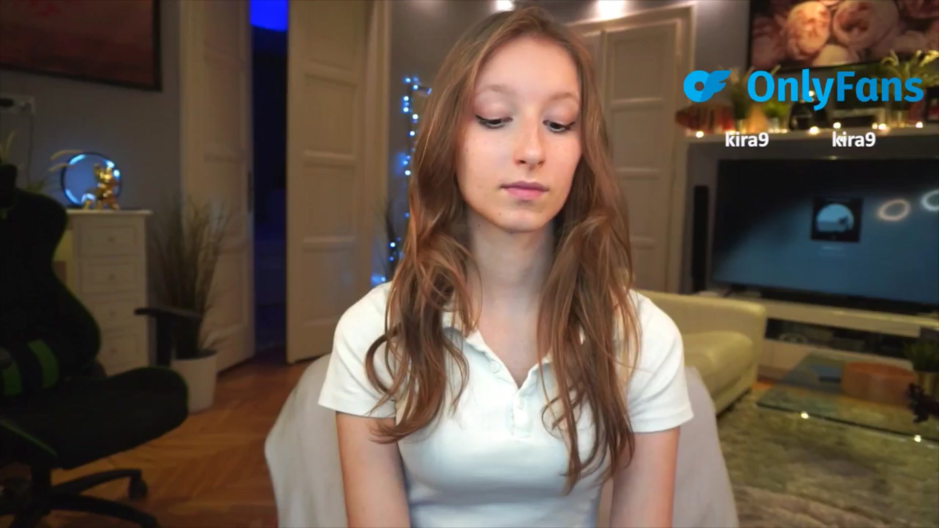 Gallery image thumbnail from Kira9's myfreecams stream on, 09/04/2025, 18:06 image 12 of 20