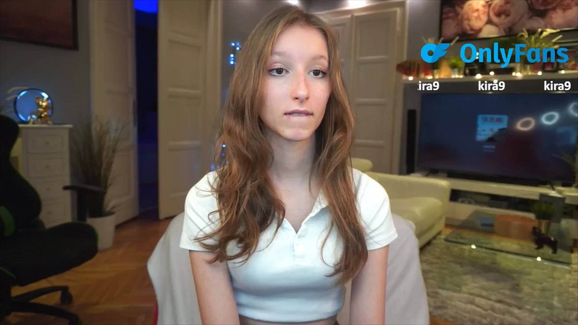 Gallery image thumbnail from Kira9's myfreecams stream on, 09/04/2025, 18:27 image 16 of 20