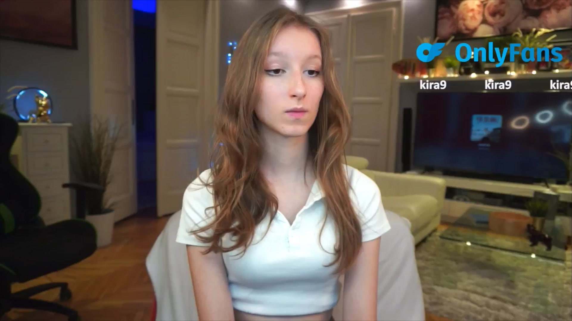 Gallery image thumbnail from Kira9's myfreecams stream on, 09/04/2025, 18:27 image 14 of 20
