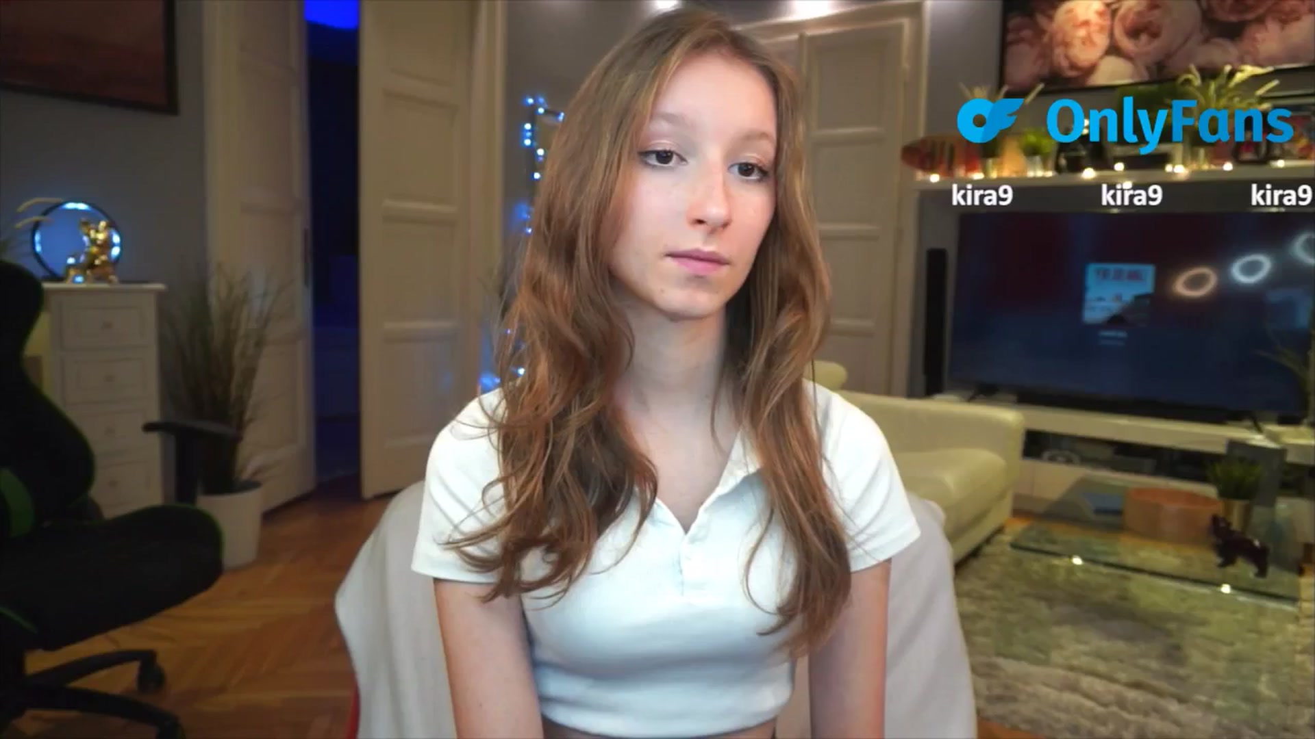 Gallery image thumbnail from Kira9's myfreecams stream on, 09/04/2025, 18:27 image 15 of 20