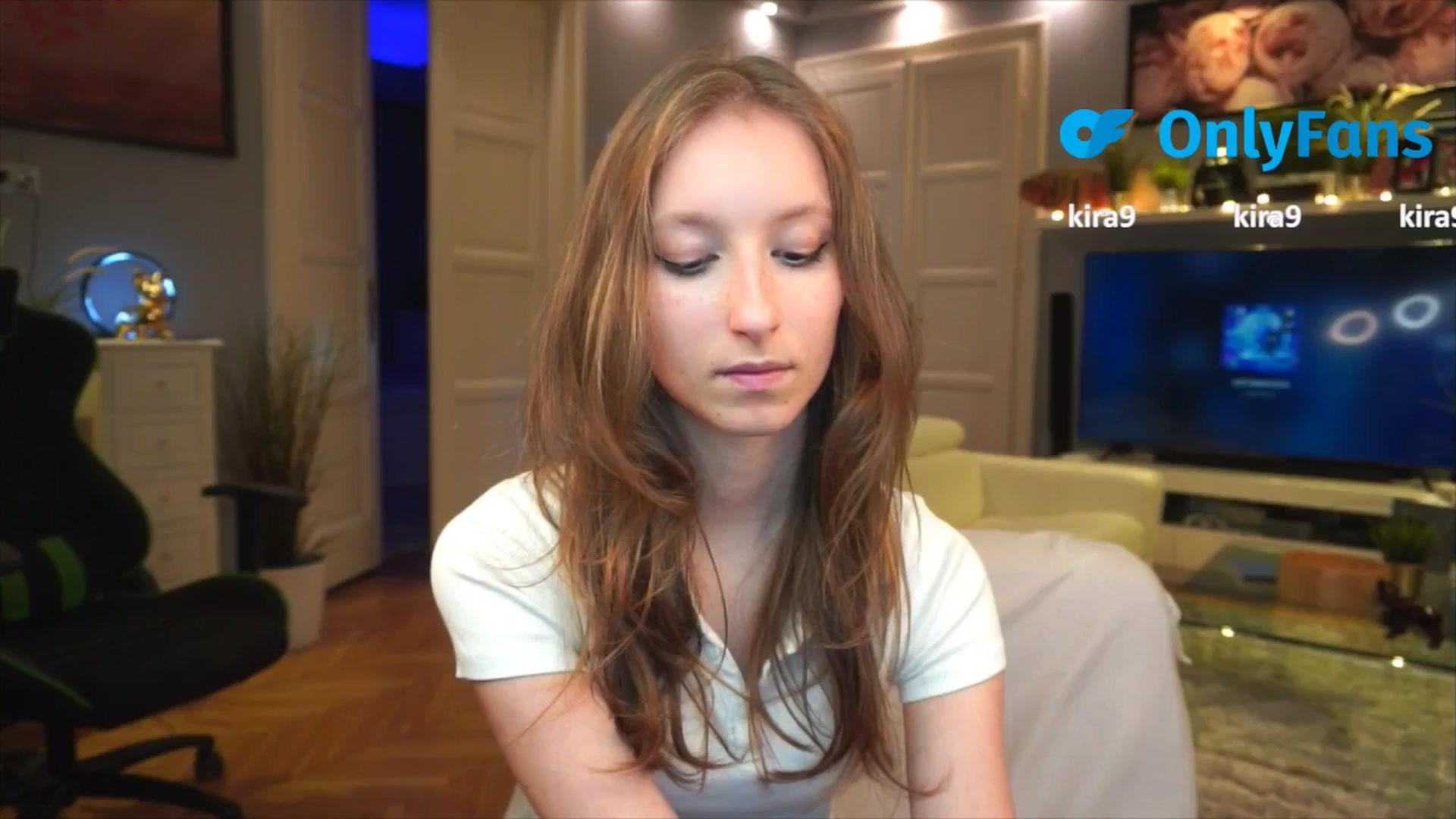 Gallery image thumbnail from Kira9's myfreecams stream on, 09/04/2025, 20:26 image 10 of 20
