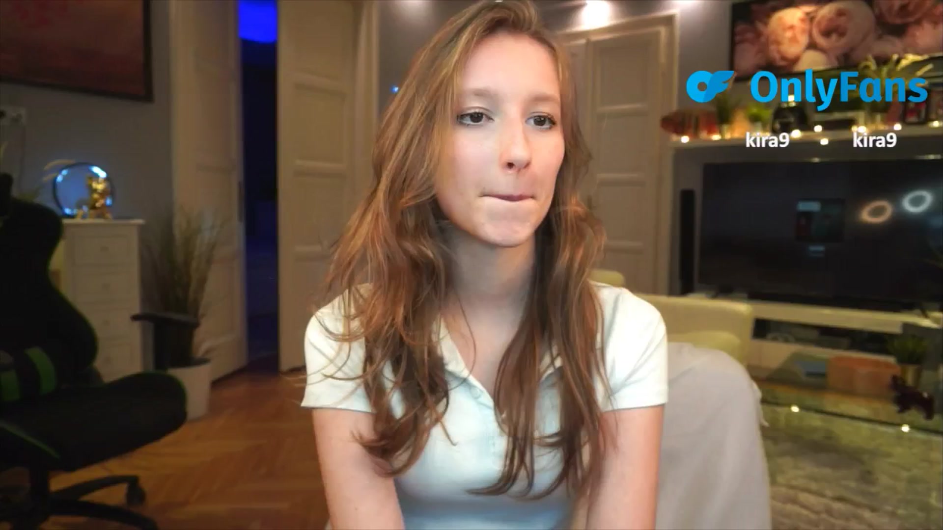 Gallery image thumbnail from Kira9's myfreecams stream on, 09/04/2025, 20:26 image 15 of 20