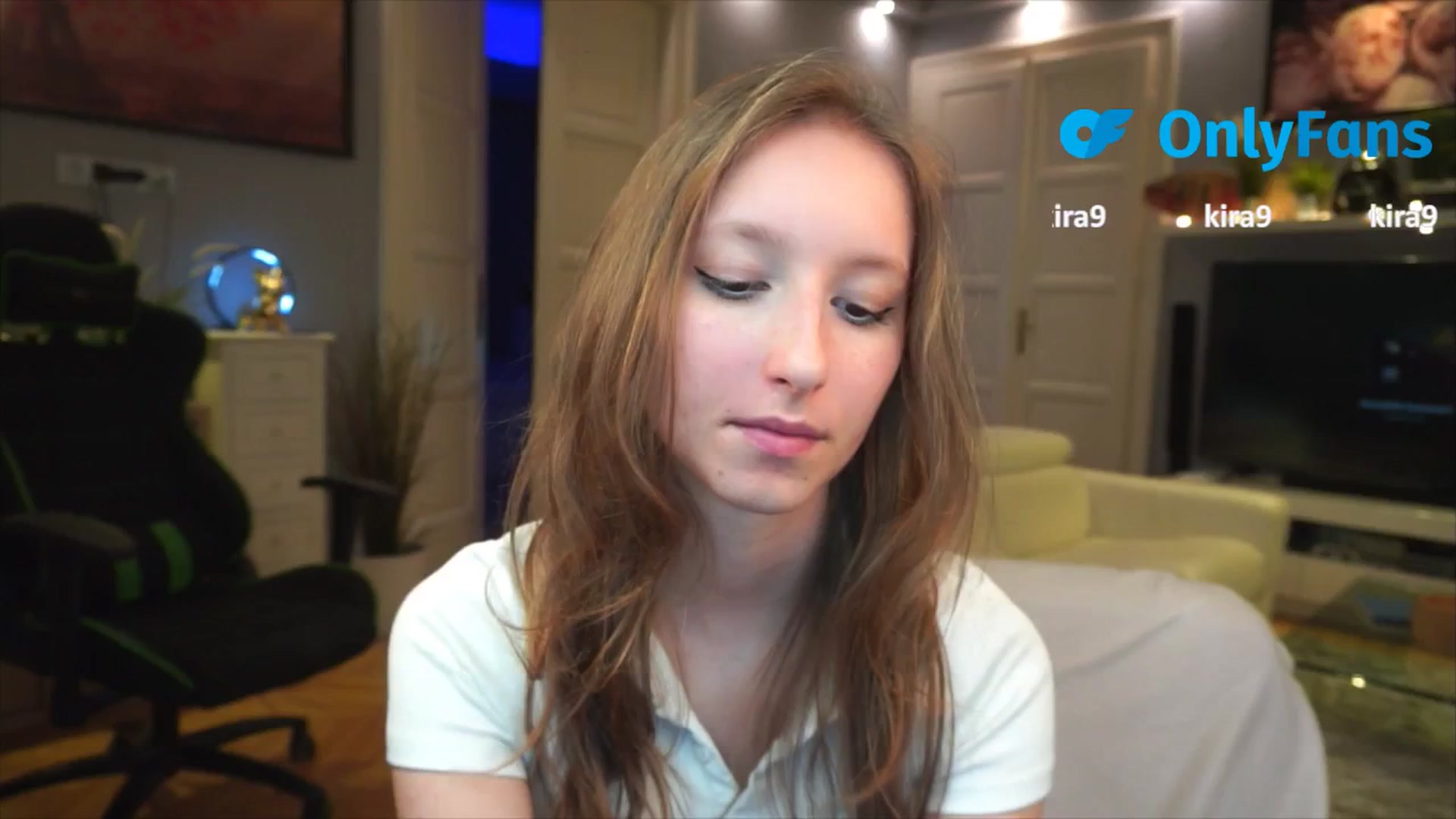 Gallery image thumbnail from Kira9's myfreecams stream on, 09/04/2025, 21:50 image 11 of 20