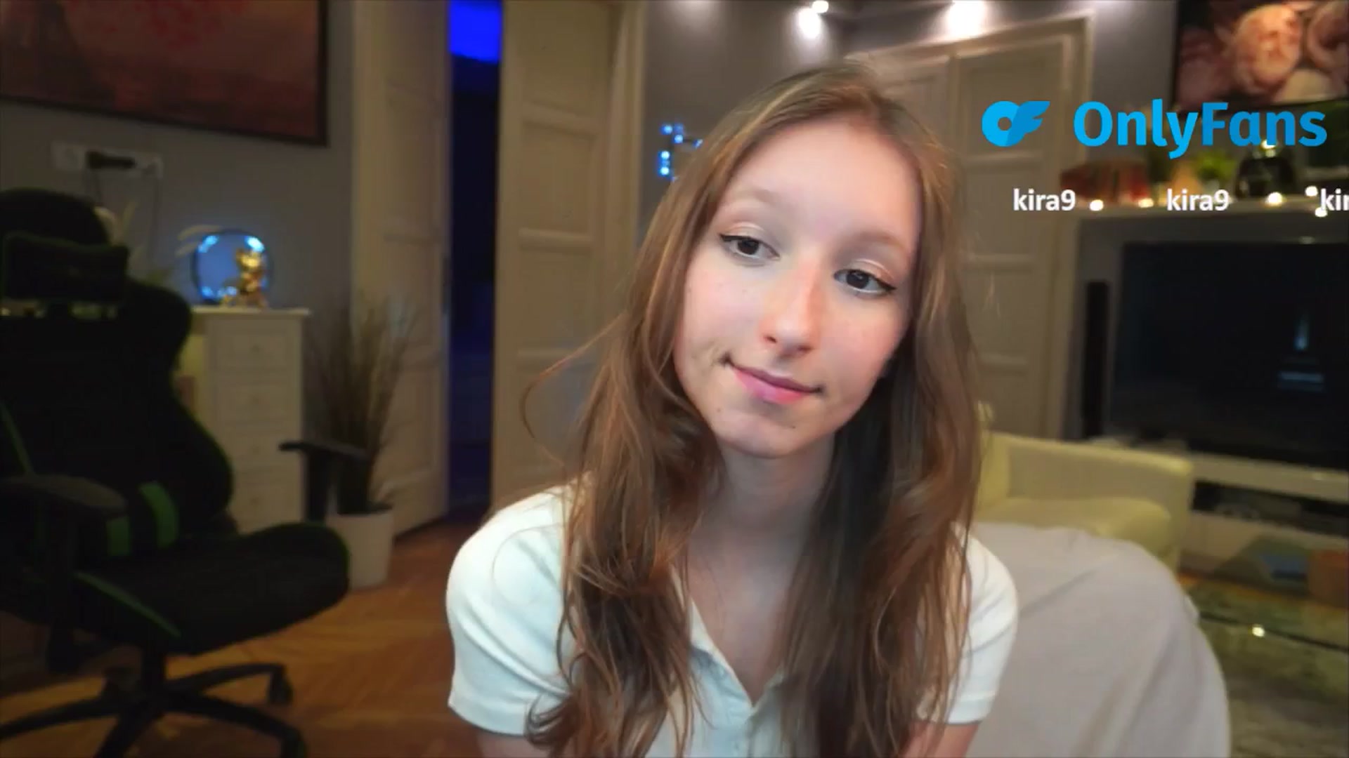 Gallery image thumbnail from Kira9's myfreecams stream on, 09/04/2025, 21:50 image 6 of 20