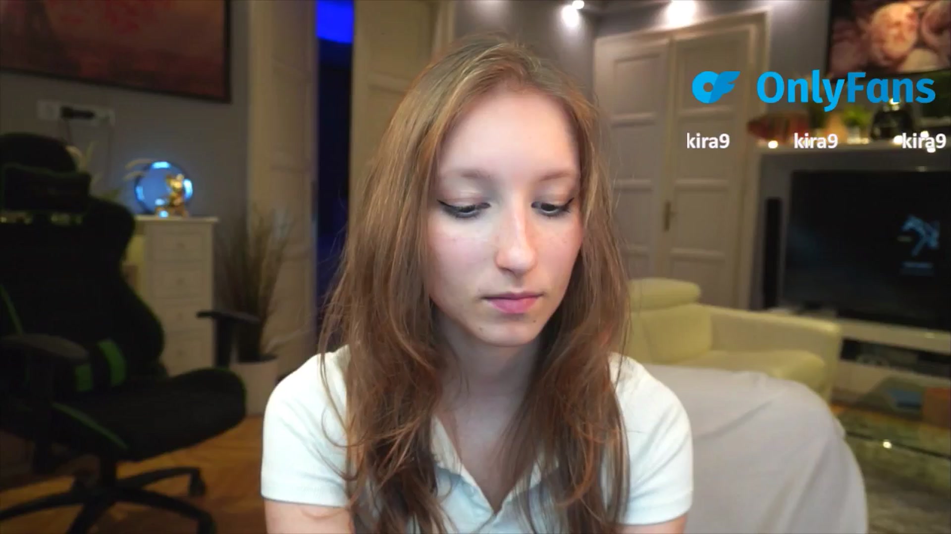 Gallery image thumbnail from Kira9's myfreecams stream on, 09/04/2025, 21:50 image 13 of 20