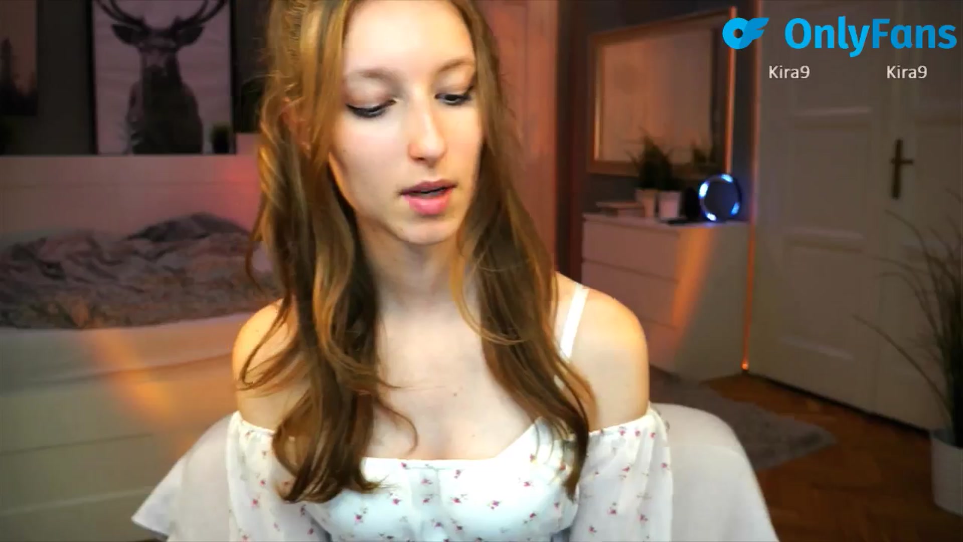 Gallery image thumbnail from Kira9's myfreecams stream on, 09/07/2025, 19:28 image 12 of 20