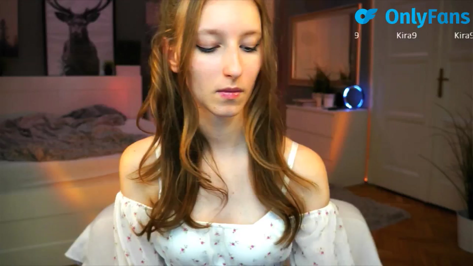 Gallery image thumbnail from Kira9's myfreecams stream on, 09/07/2025, 19:28 image 11 of 20