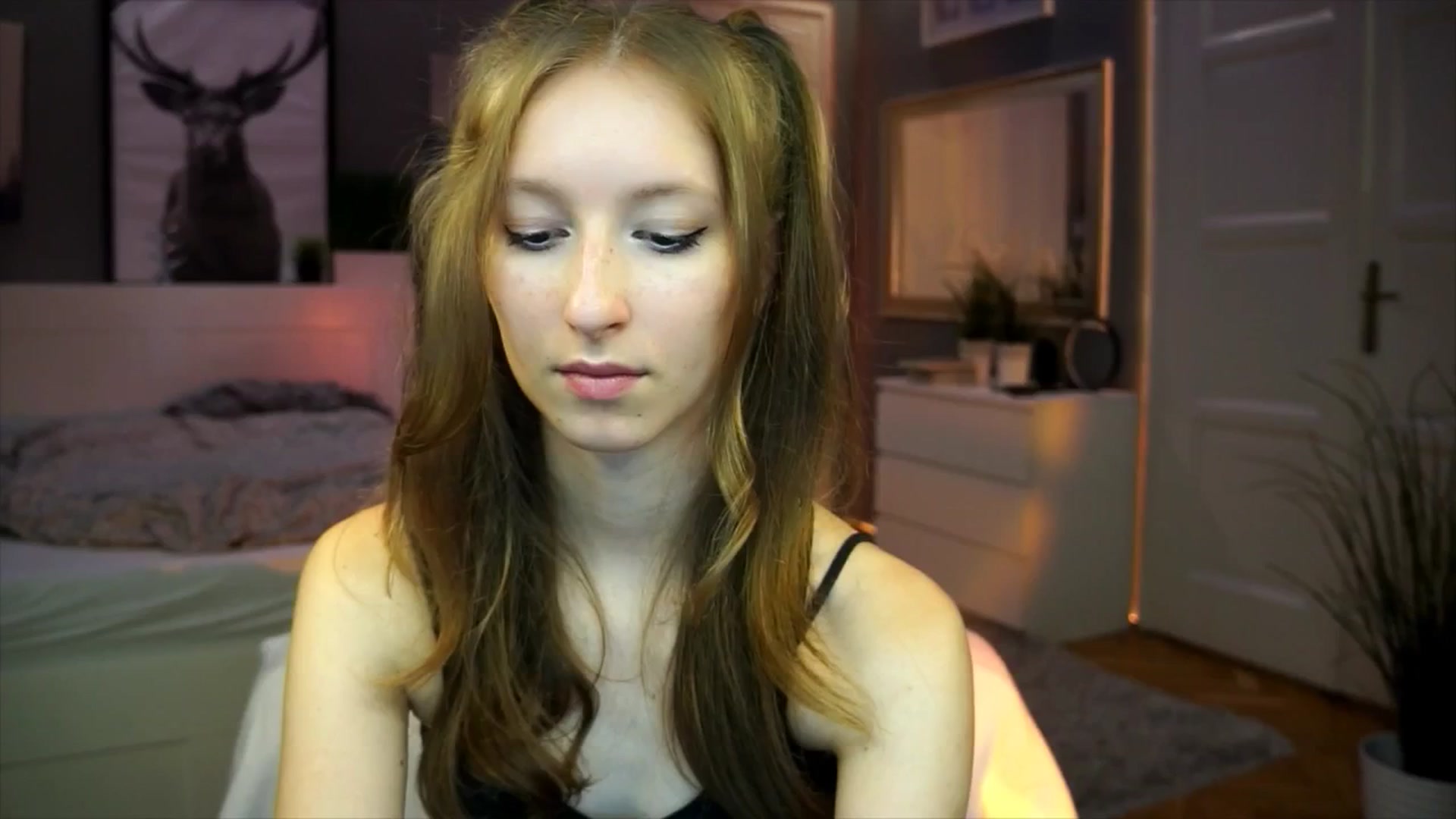Gallery image thumbnail from Kira9's myfreecams stream on, 09/12/2025, 17:47 image 2 of 20