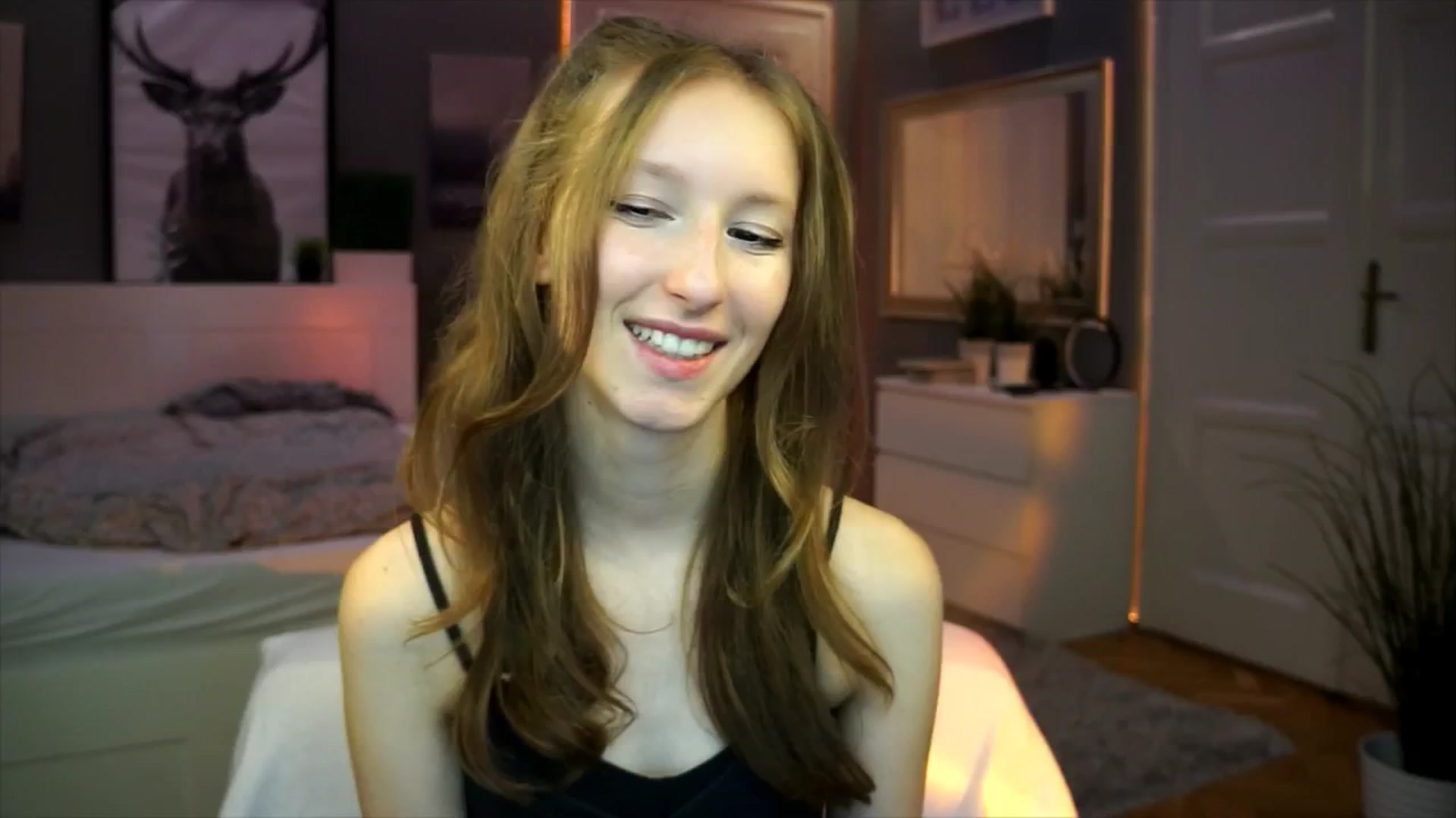 Gallery image thumbnail from Kira9's myfreecams stream on, 09/12/2025, 17:47 image 13 of 20