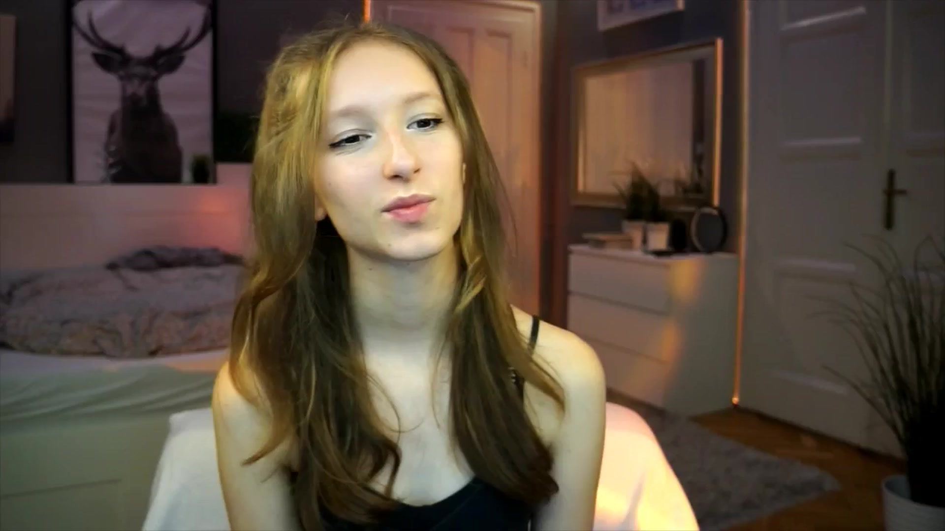 Gallery image thumbnail from Kira9's myfreecams stream on, 09/12/2025, 17:47 image 3 of 20