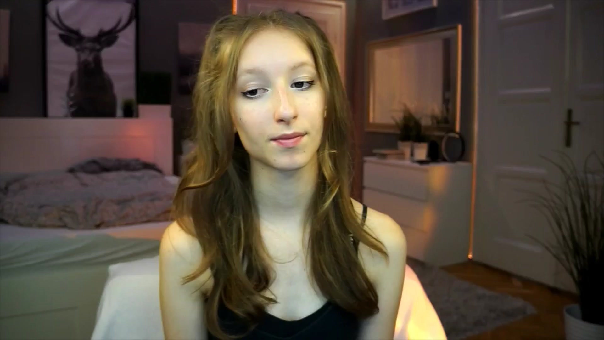 Gallery image thumbnail from Kira9's myfreecams stream on, 09/12/2025, 17:47 image 9 of 20