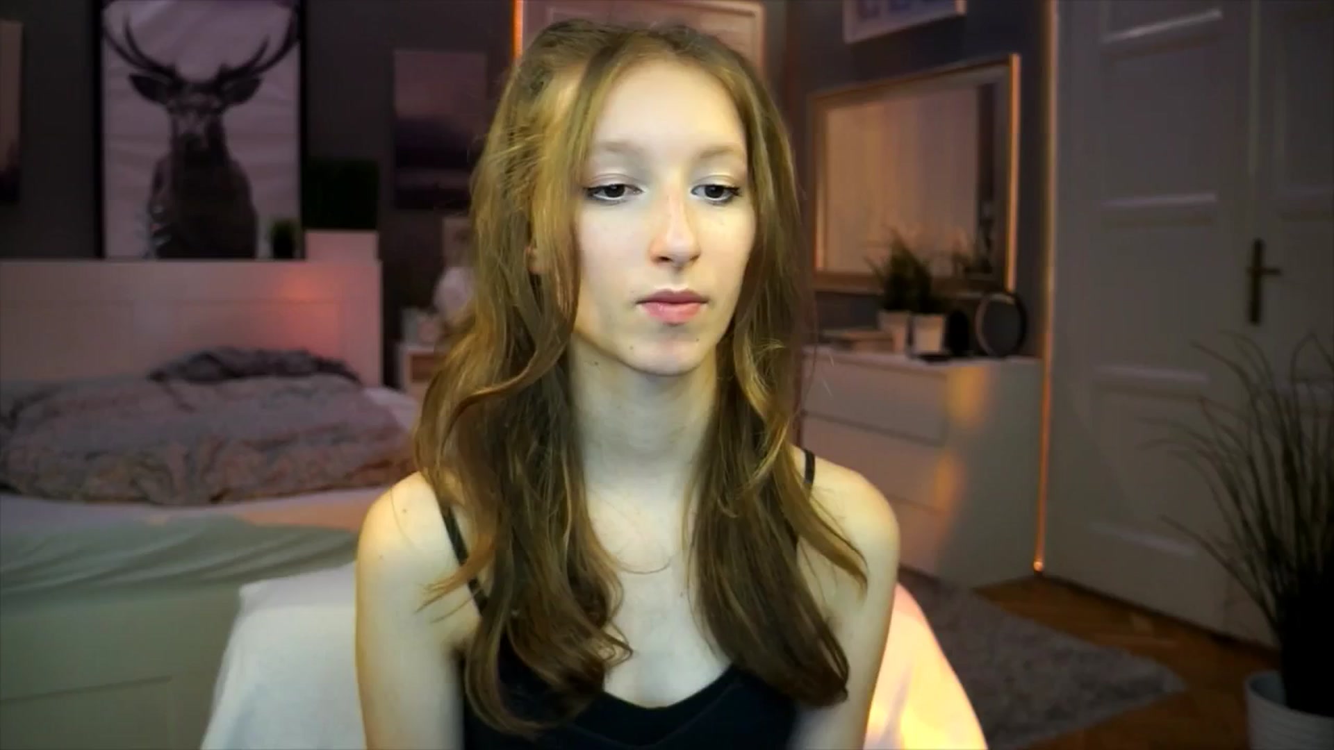 Gallery image thumbnail from Kira9's myfreecams stream on, 09/12/2025, 17:47 image 11 of 20