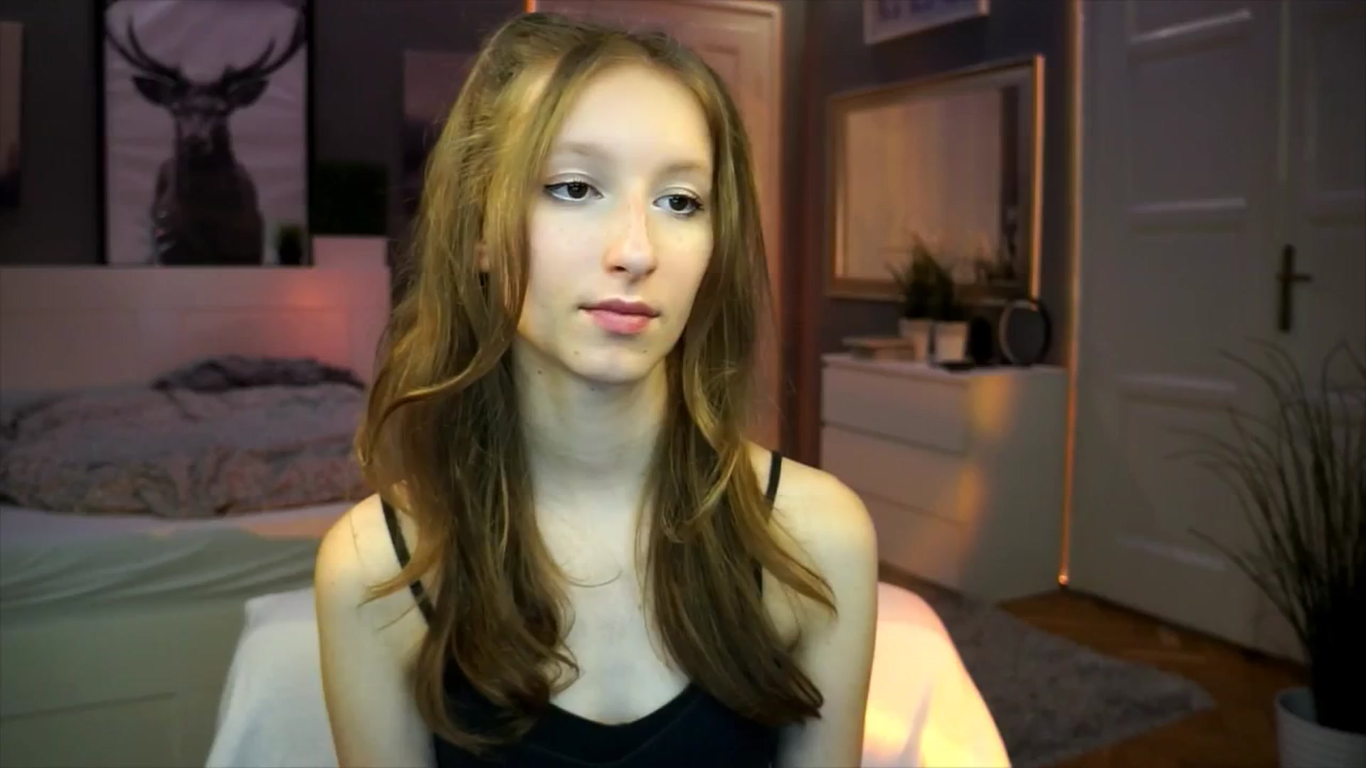 Gallery image thumbnail from Kira9's myfreecams stream on, 09/12/2025, 17:47 image 10 of 20