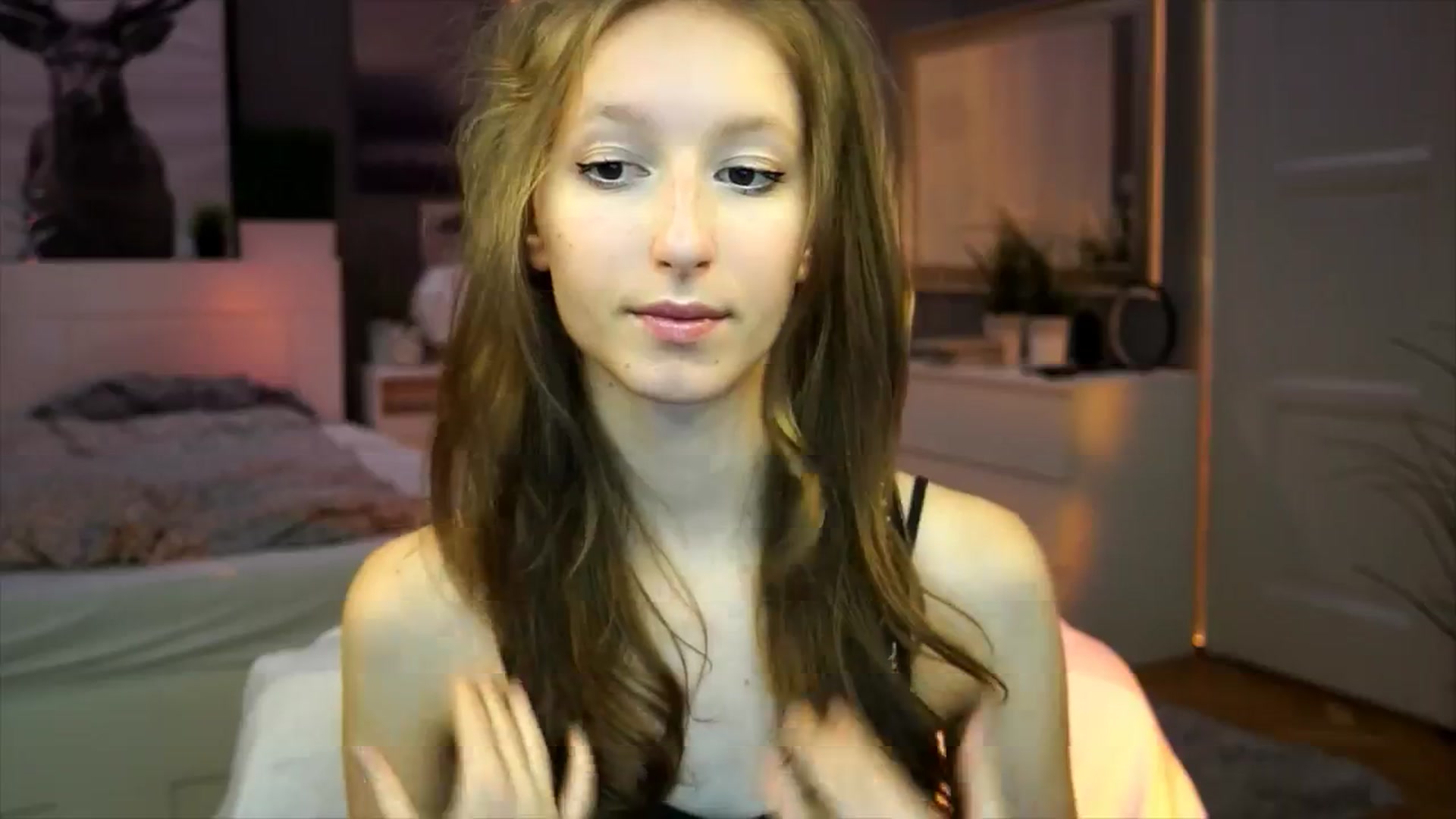 Gallery image thumbnail from Kira9's myfreecams stream on, 09/12/2025, 18:50 image 4 of 20