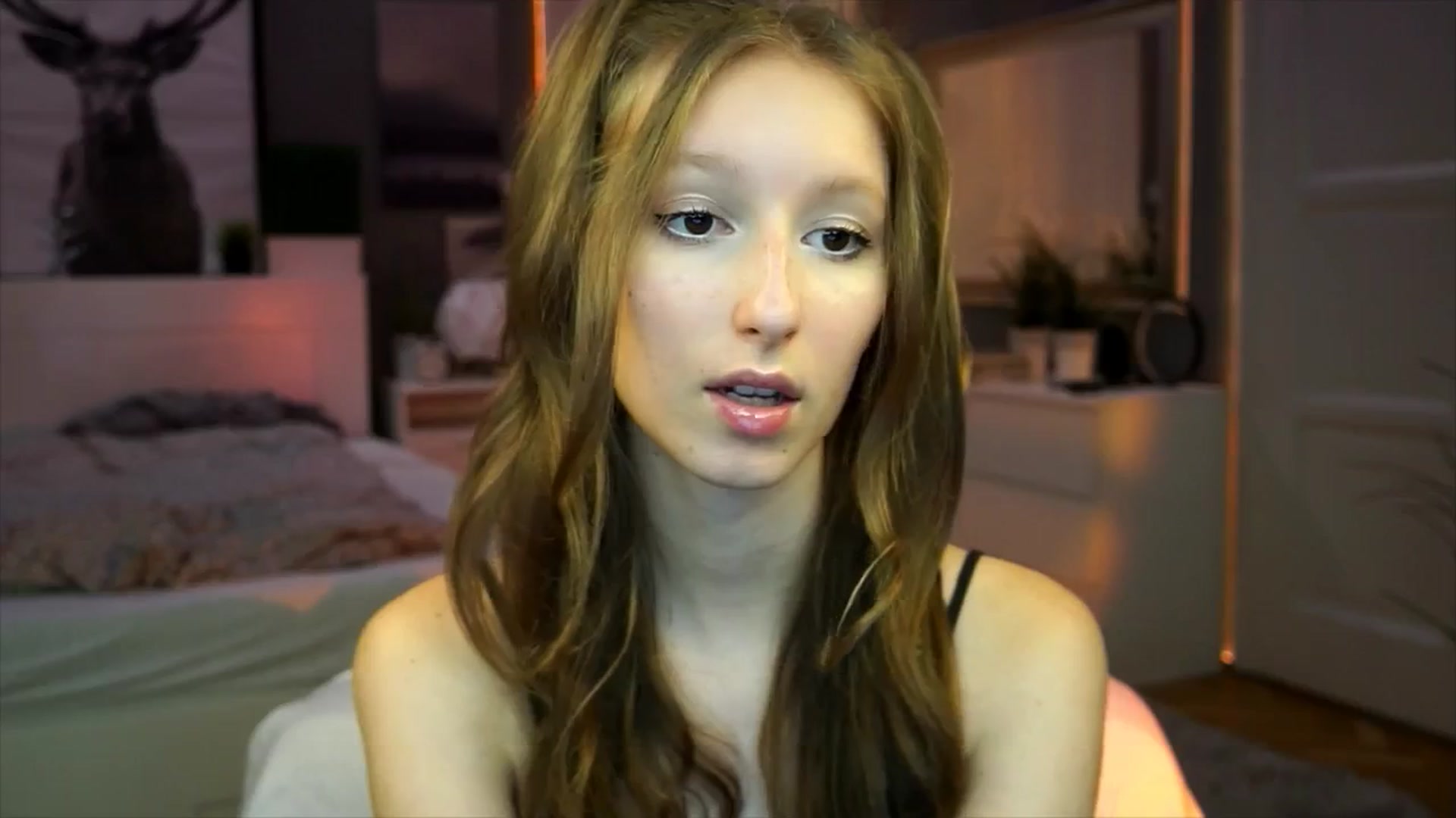 Gallery image thumbnail from Kira9's myfreecams stream on, 09/12/2025, 18:50 image 16 of 20