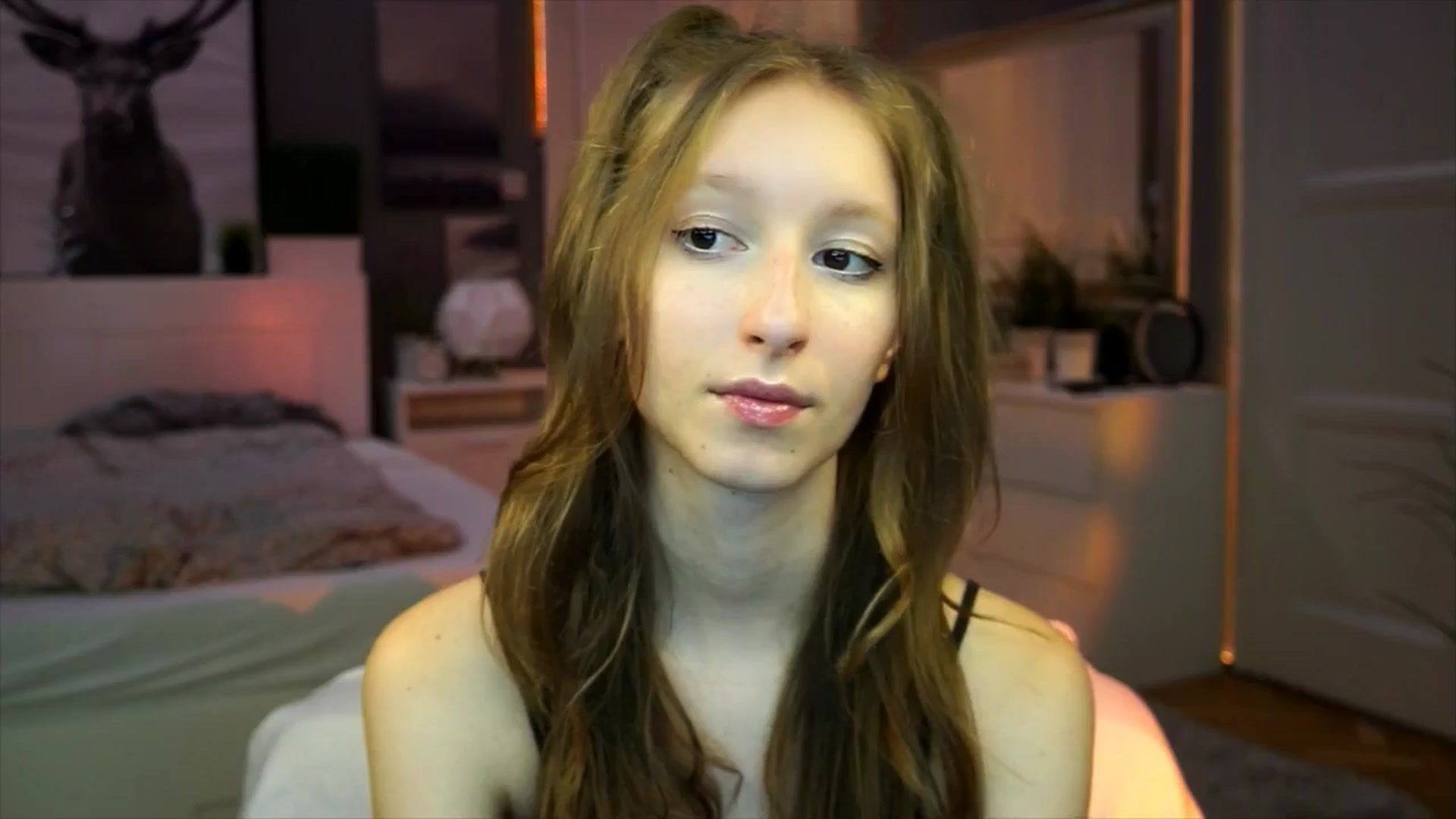 Gallery image thumbnail from Kira9's myfreecams stream on, 09/12/2025, 18:50 image 20 of 20