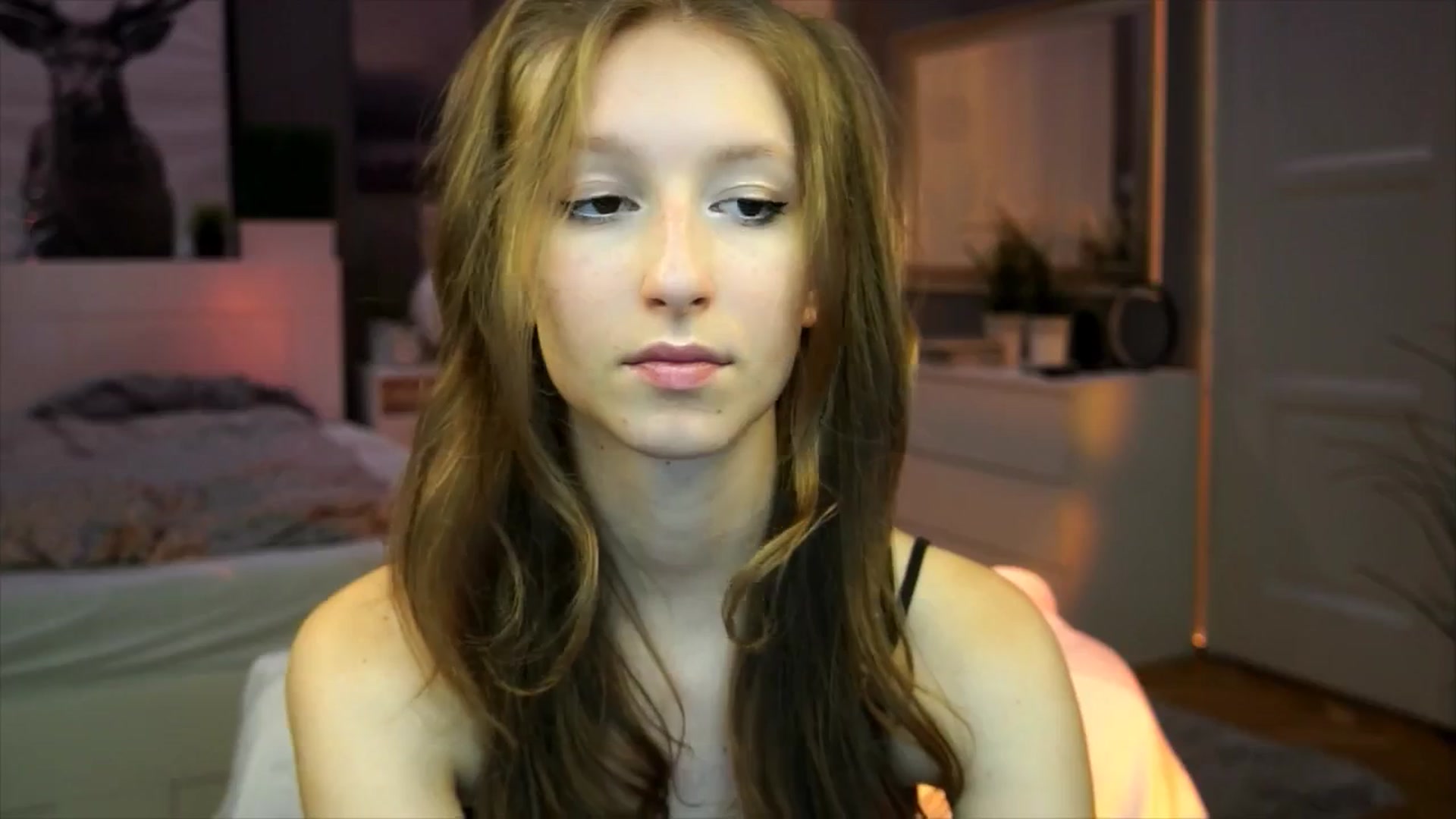 Gallery image thumbnail from Kira9's myfreecams stream on, 09/12/2025, 18:50 image 5 of 20