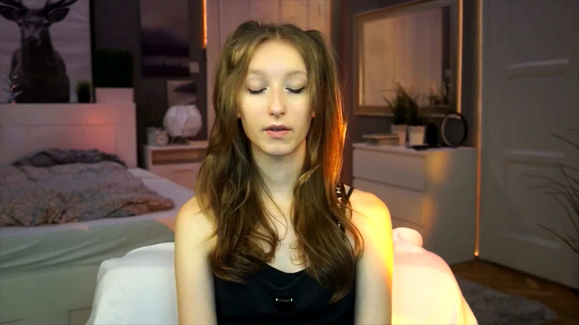 Gallery image thumbnail from Kira9's myfreecams stream on, 09/12/2025, 18:50 image 7 of 20