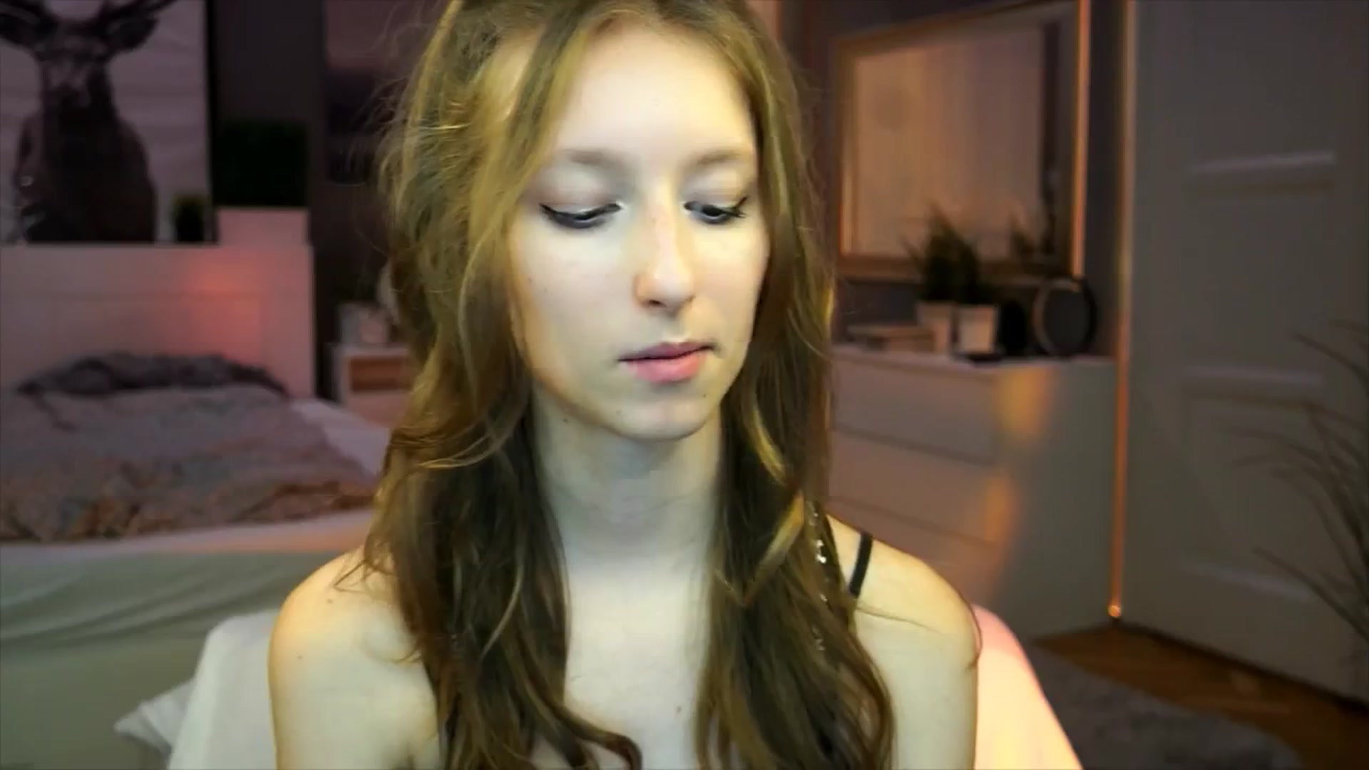 Gallery image thumbnail from Kira9's myfreecams stream on, 09/12/2025, 21:32 image 6 of 20