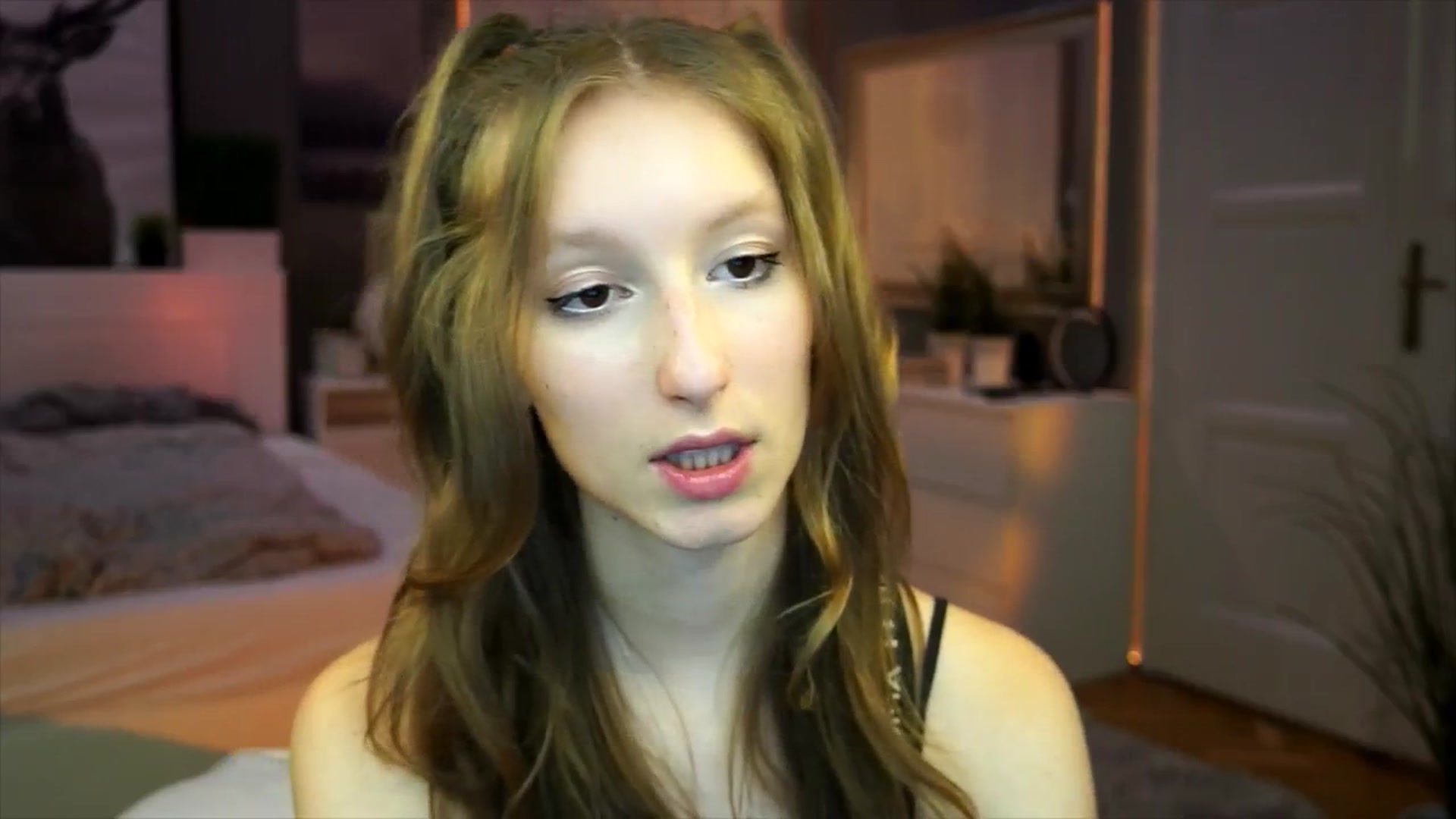 Gallery image thumbnail from Kira9's myfreecams stream on, 09/12/2025, 21:32 image 13 of 20