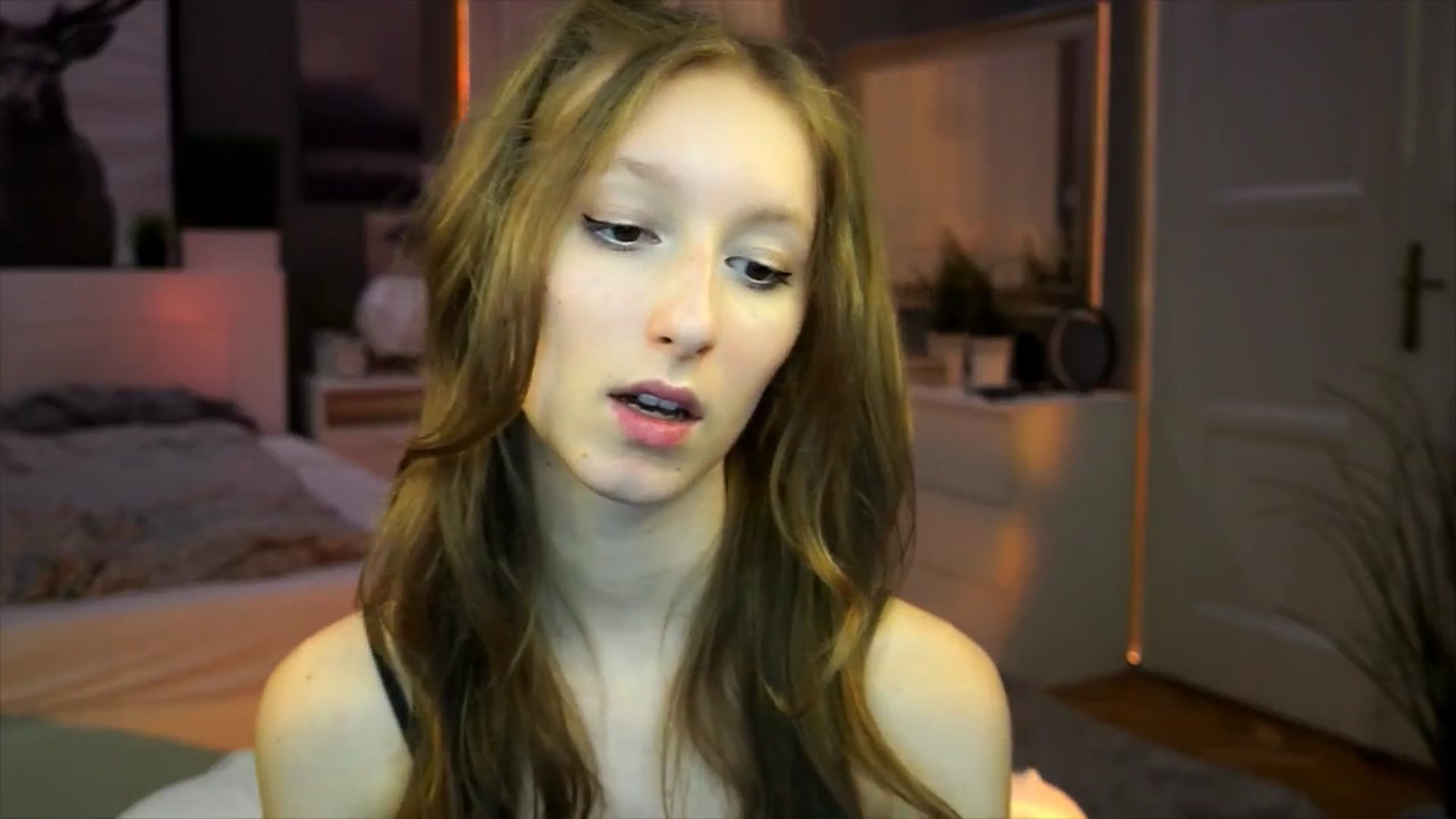 Gallery image thumbnail from Kira9's myfreecams stream on, 09/12/2025, 21:32 image 12 of 20