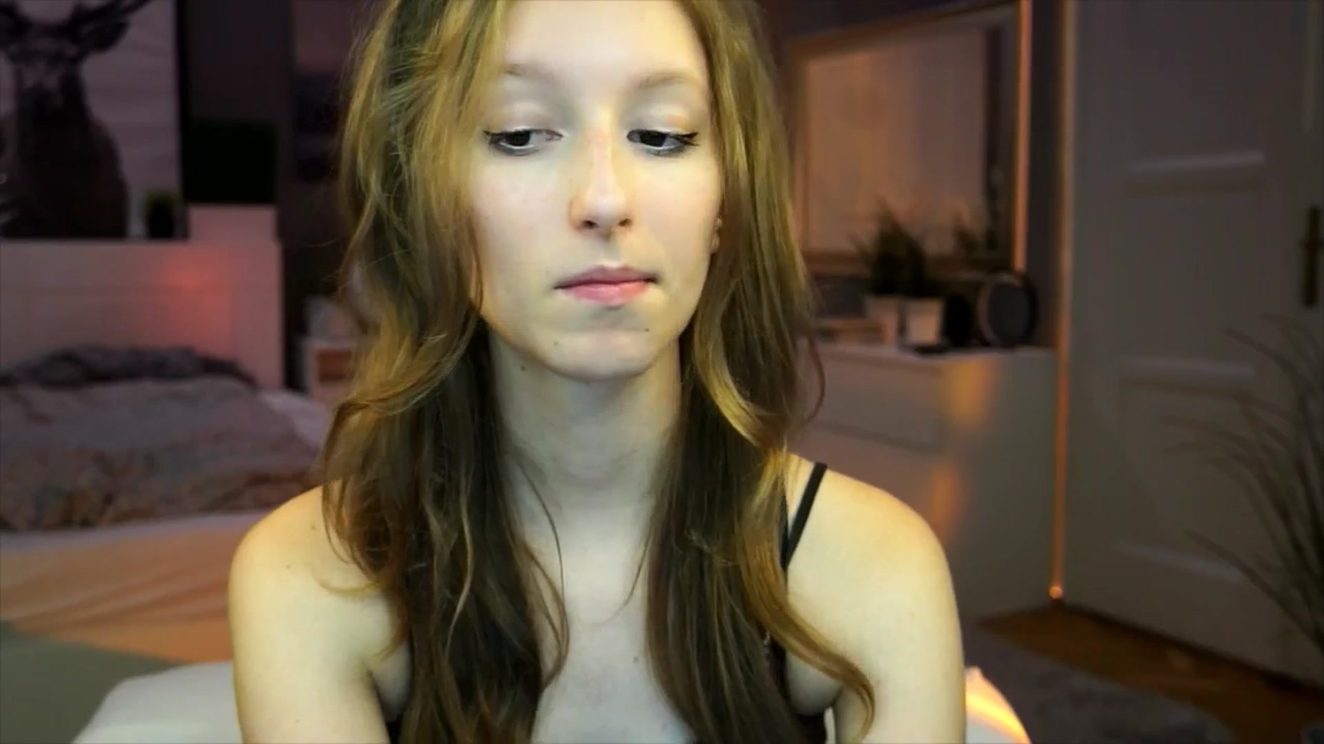 Gallery image thumbnail from Kira9's myfreecams stream on, 09/12/2025, 21:32 image 17 of 20