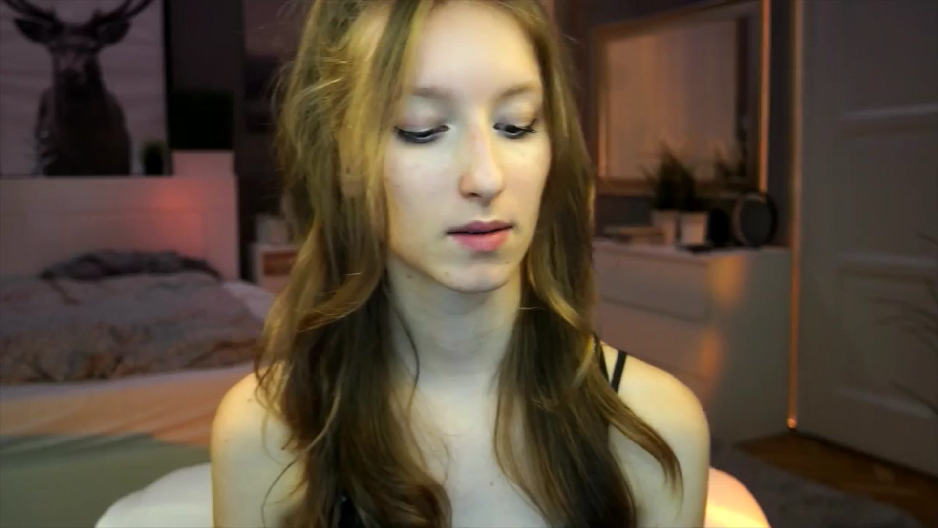 Gallery image thumbnail from Kira9's myfreecams stream on, 09/12/2025, 21:32 image 7 of 20