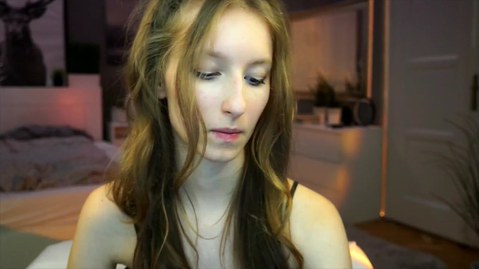 Gallery image thumbnail from Kira9's myfreecams stream on, 09/12/2025, 21:32 image 18 of 20