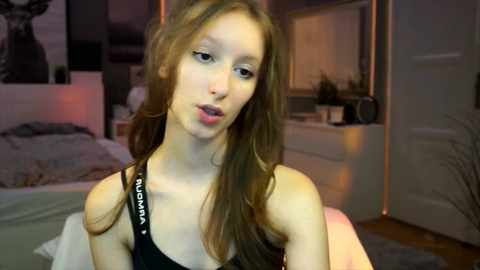 Gallery image thumbnail from Kira9's myfreecams stream on, 09/12/2025, 21:32 image 3 of 20