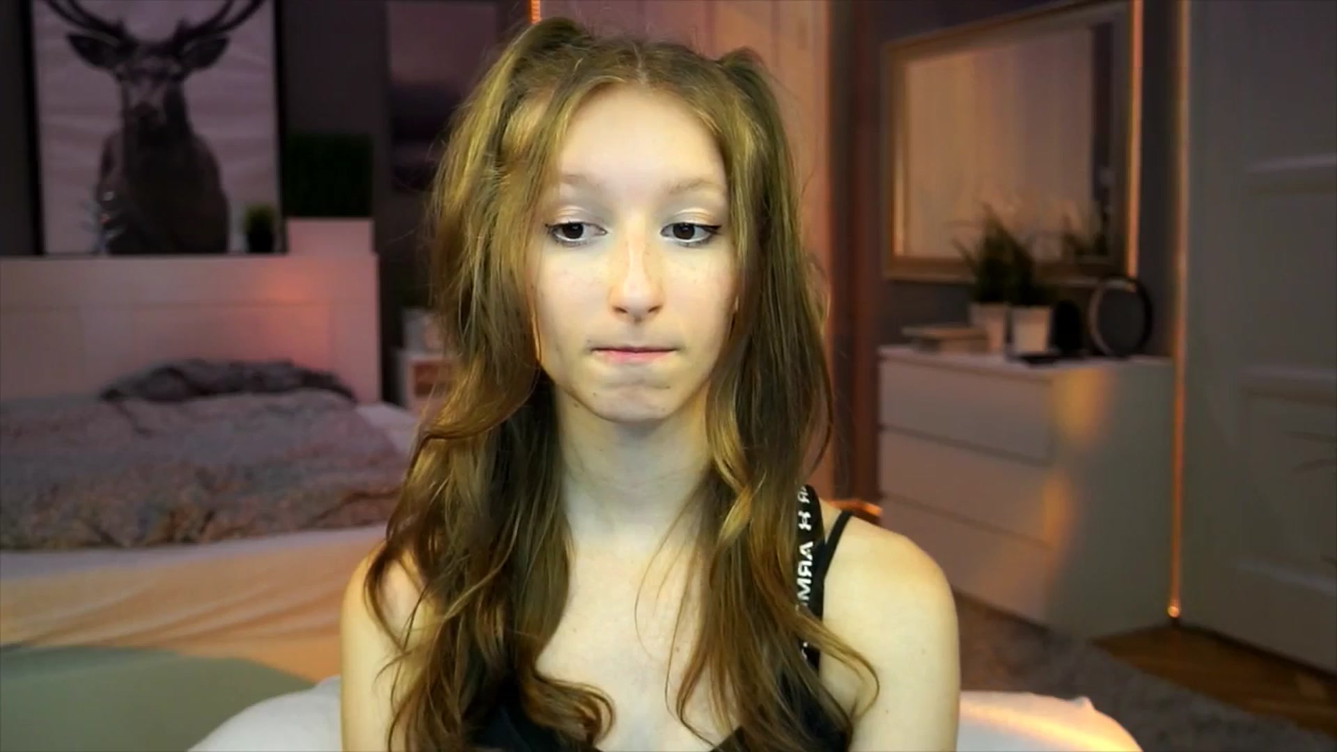 Gallery image thumbnail from Kira9's myfreecams stream on, 09/12/2025, 21:32 image 10 of 20