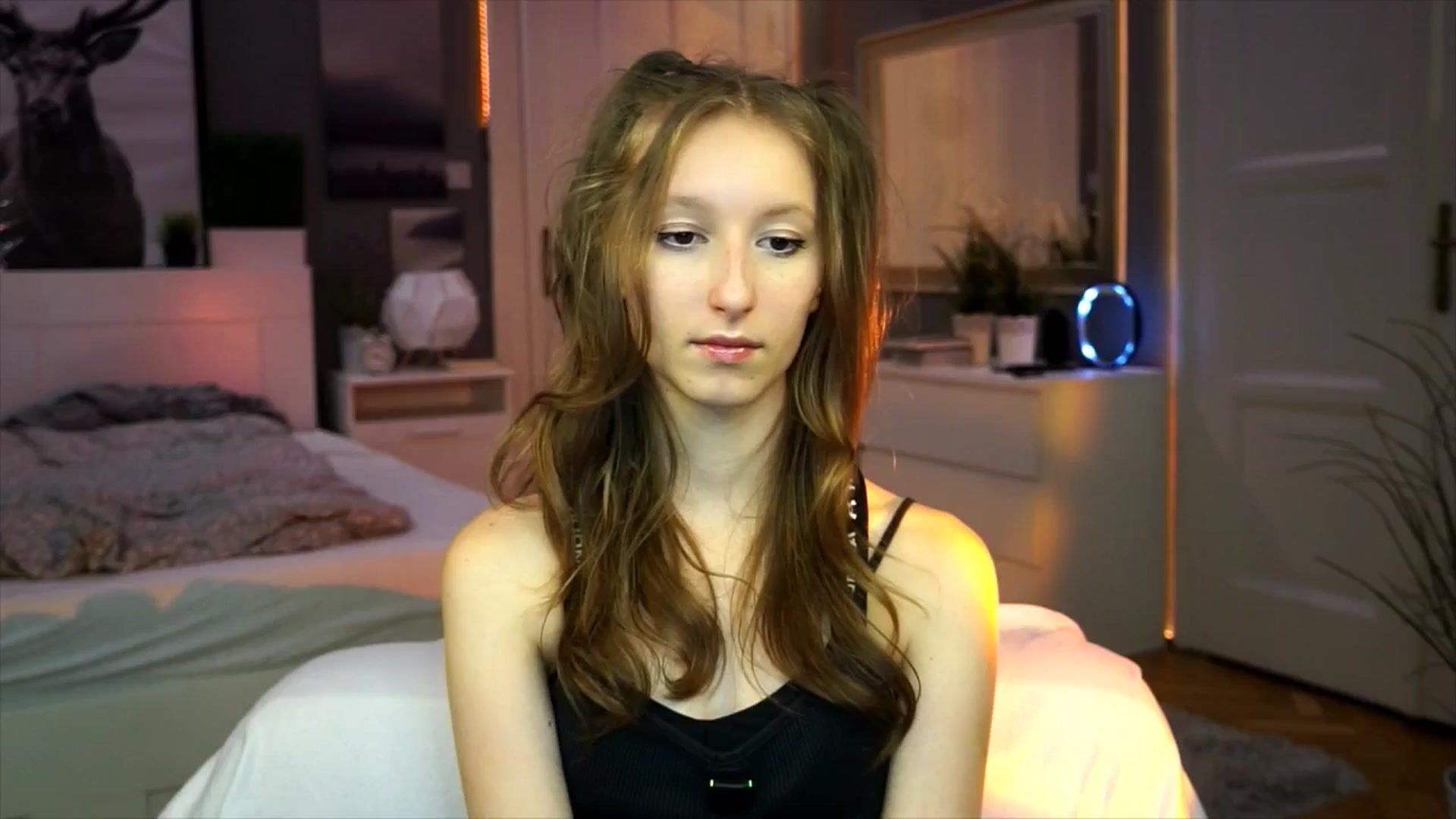 Gallery image thumbnail from Kira9's myfreecams stream on, 09/12/2025, 21:56 image 17 of 20