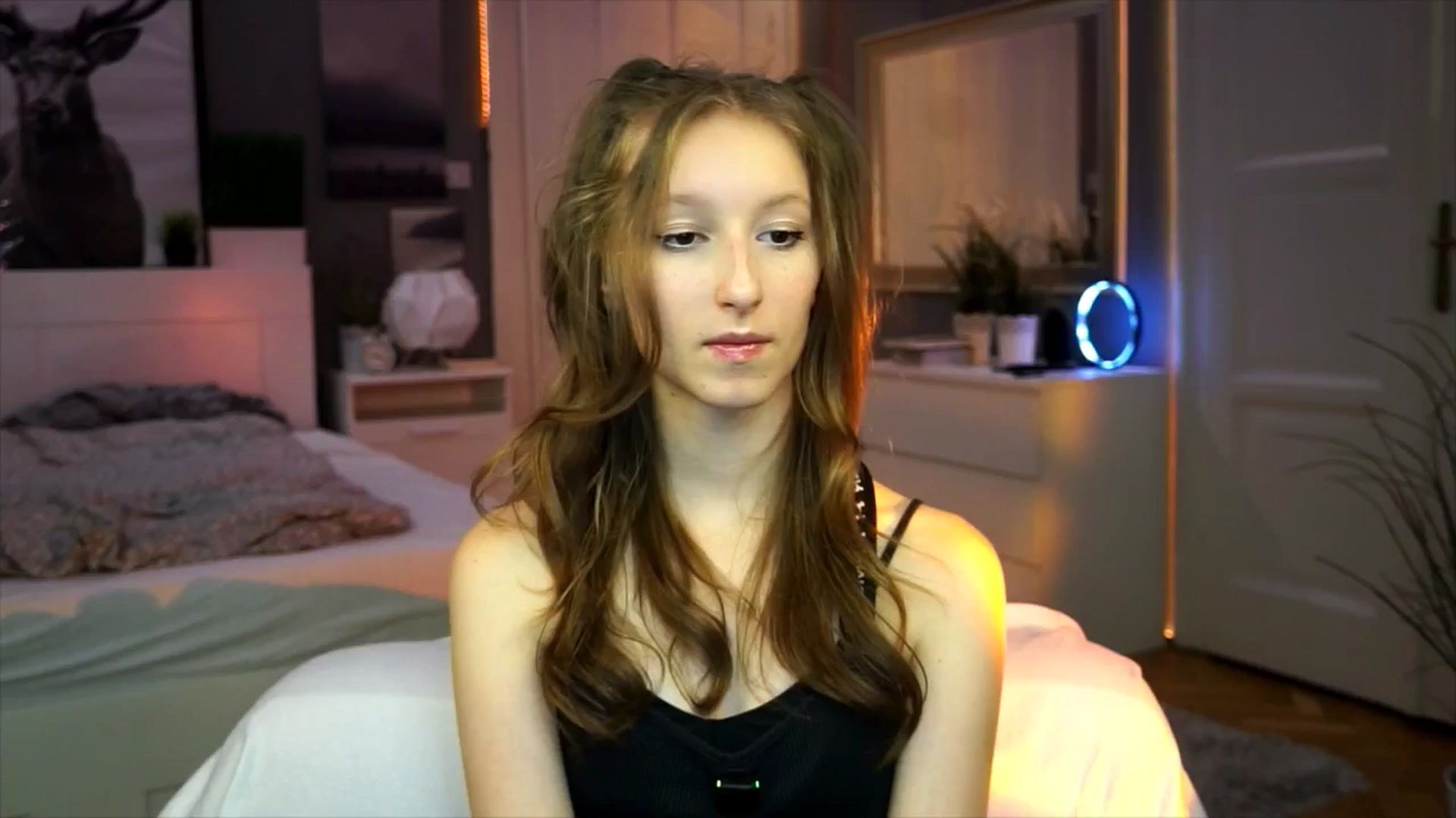 Gallery image thumbnail from Kira9's myfreecams stream on, 09/12/2025, 21:56 image 18 of 20