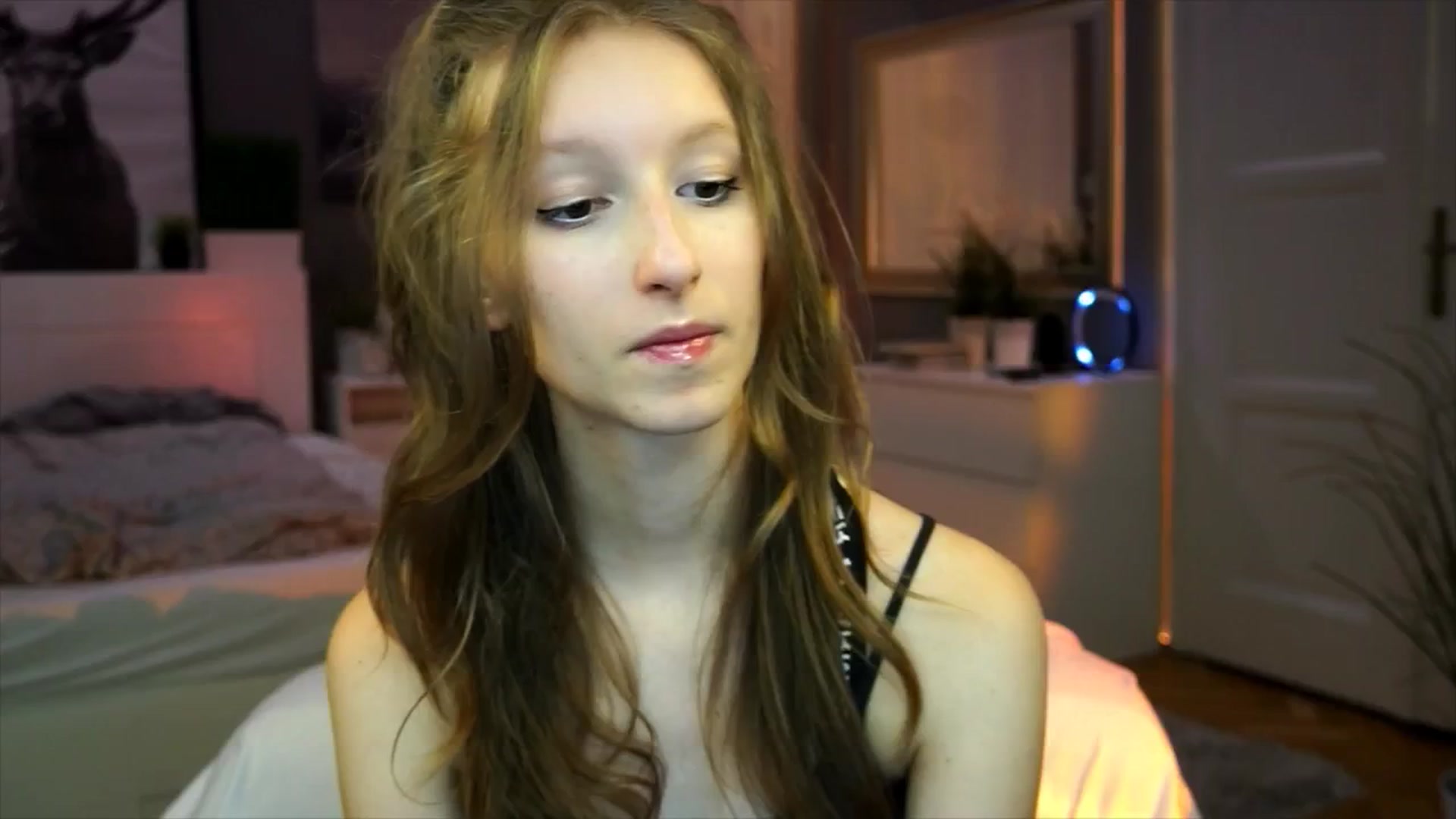 Gallery image thumbnail from Kira9's myfreecams stream on, 09/12/2025, 21:56 image 5 of 20