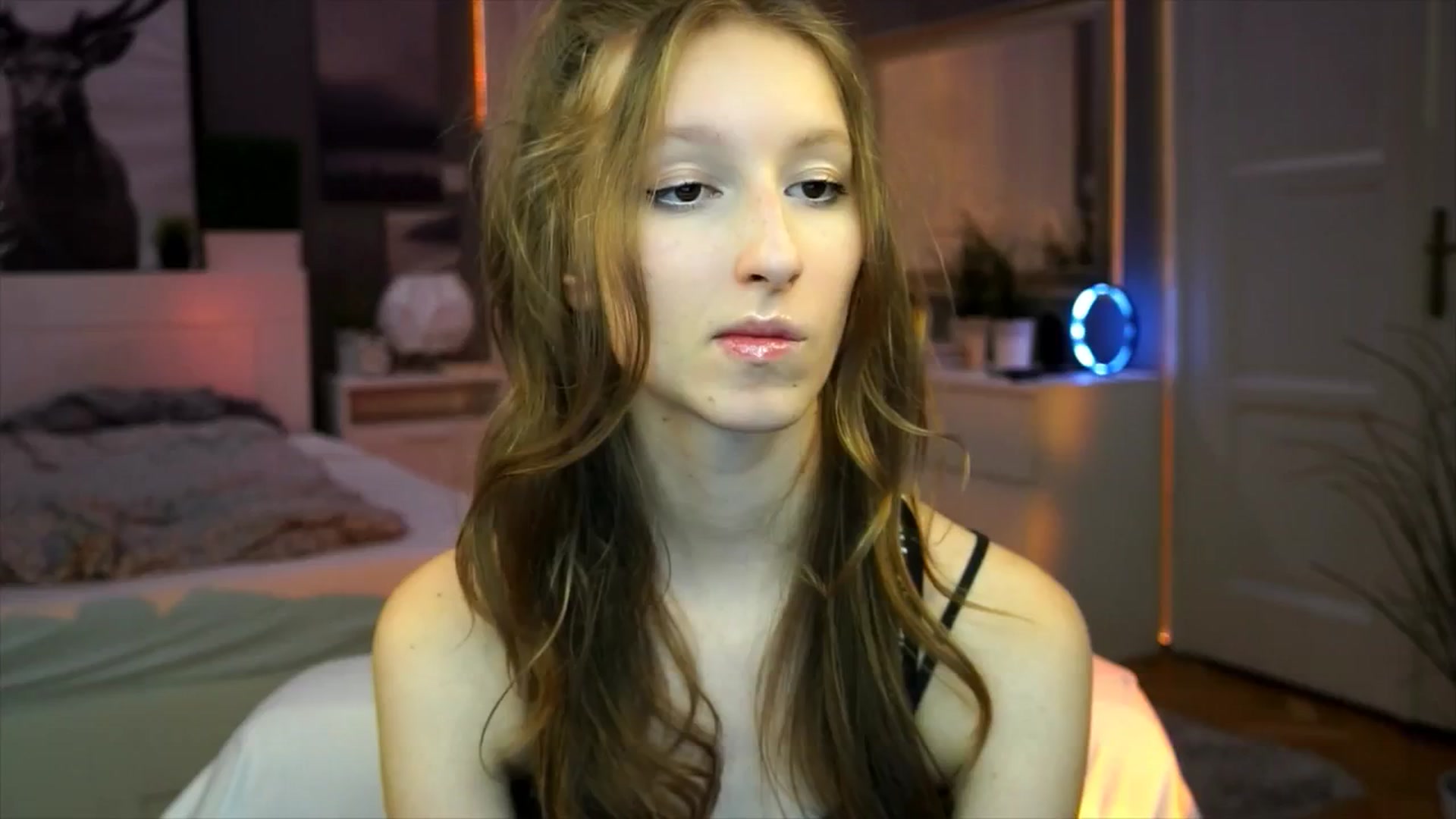 Gallery image thumbnail from Kira9's myfreecams stream on, 09/12/2025, 21:56 image 4 of 20