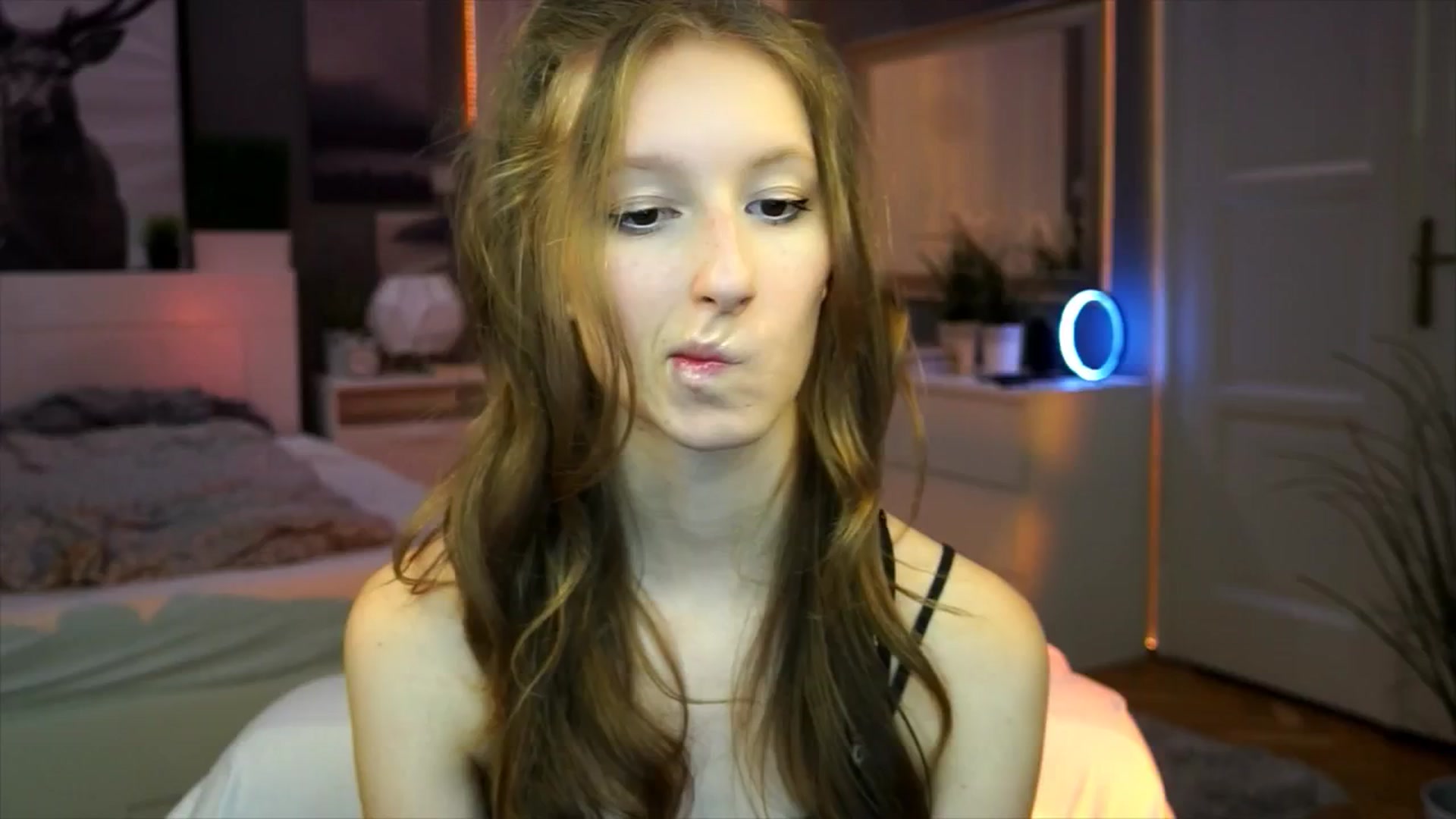 Gallery image thumbnail from Kira9's myfreecams stream on, 09/12/2025, 21:56 image 14 of 20