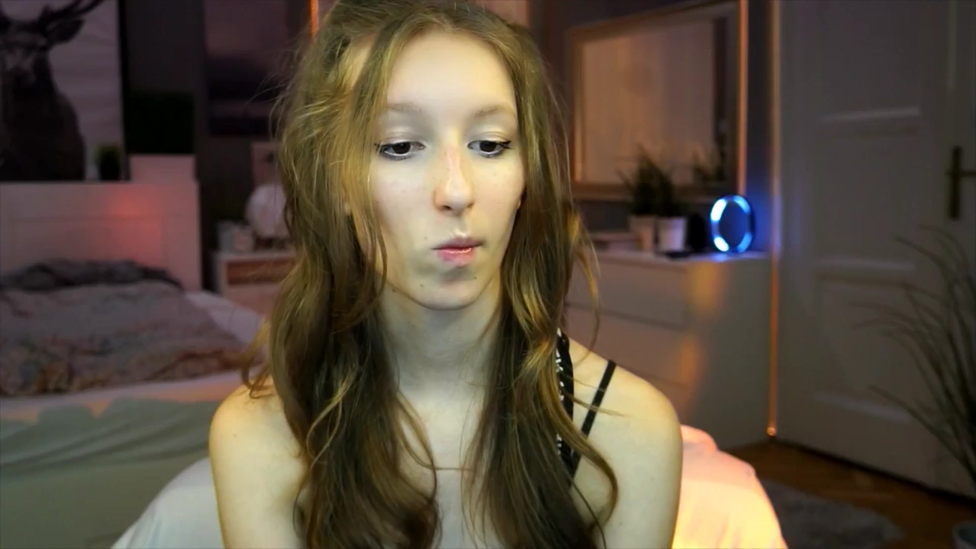 Gallery image thumbnail from Kira9's myfreecams stream on, 09/12/2025, 21:56 image 13 of 20