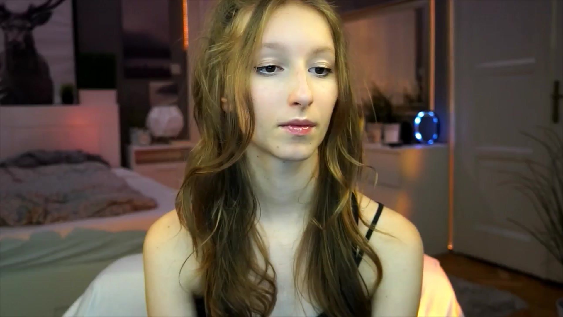 Gallery image thumbnail from Kira9's myfreecams stream on, 09/12/2025, 21:56 image 3 of 20