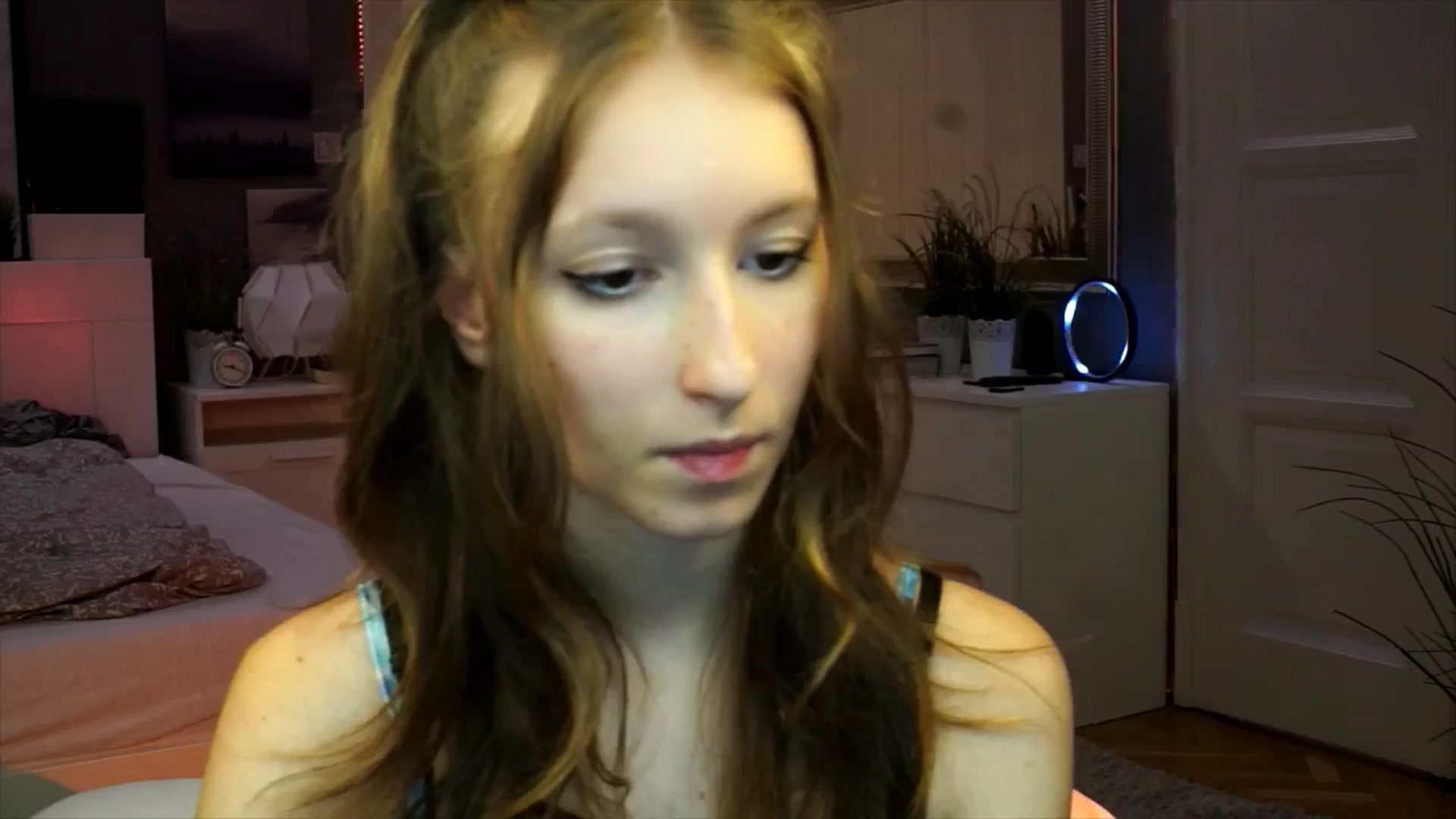 Gallery image thumbnail from Kira9's myfreecams stream on, 09/13/2025, 19:06 image 13 of 20