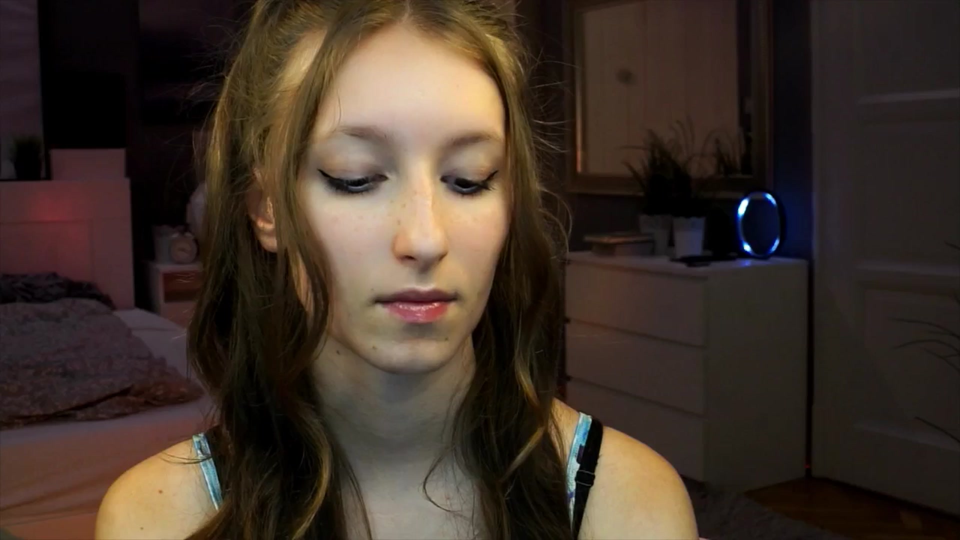 Gallery image thumbnail from Kira9's myfreecams stream on, 09/13/2025, 19:06 image 19 of 20